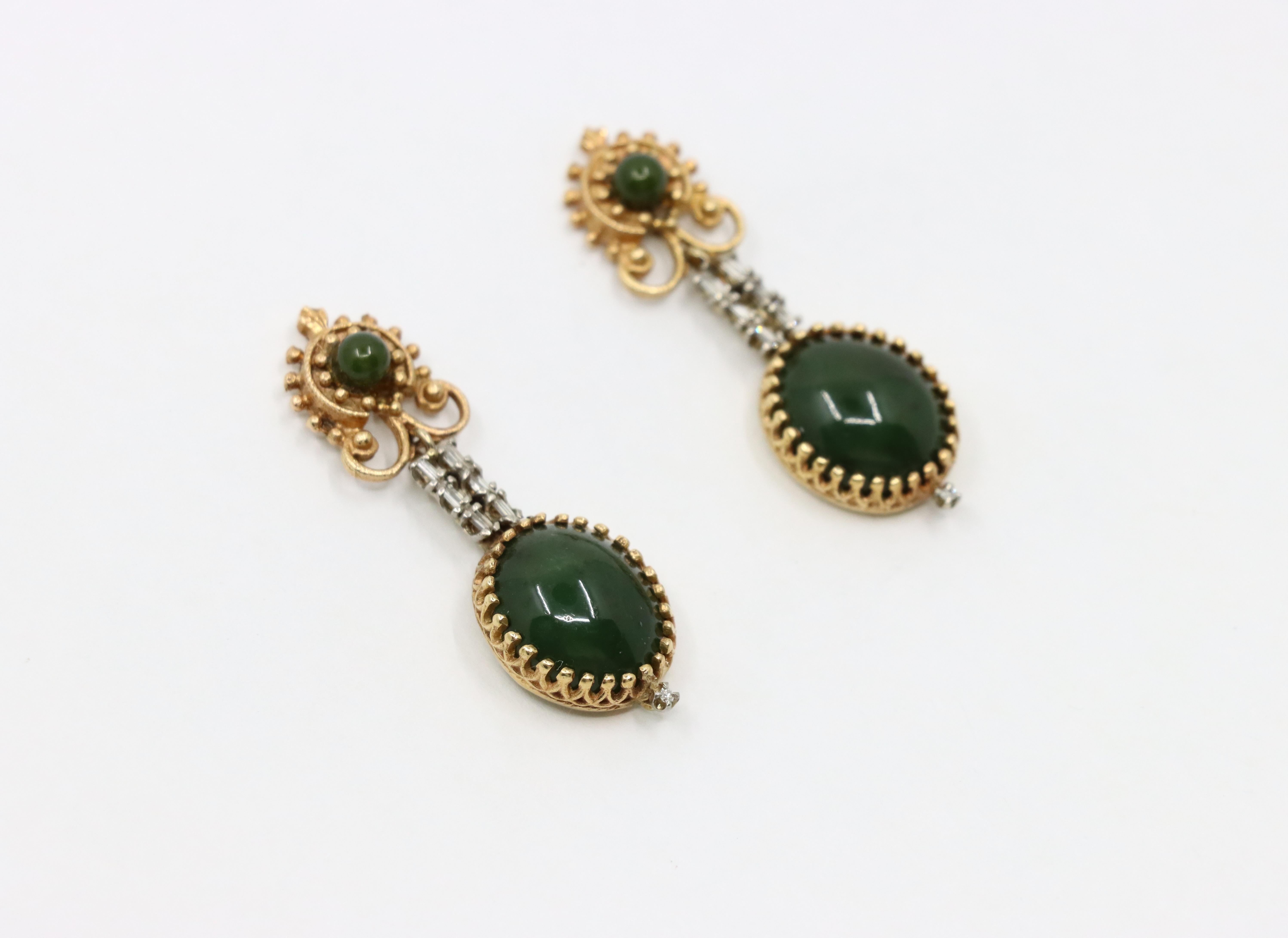 Vintage 14K Gold Jade Drop Earring In Good Condition For Sale In Flushing, NY