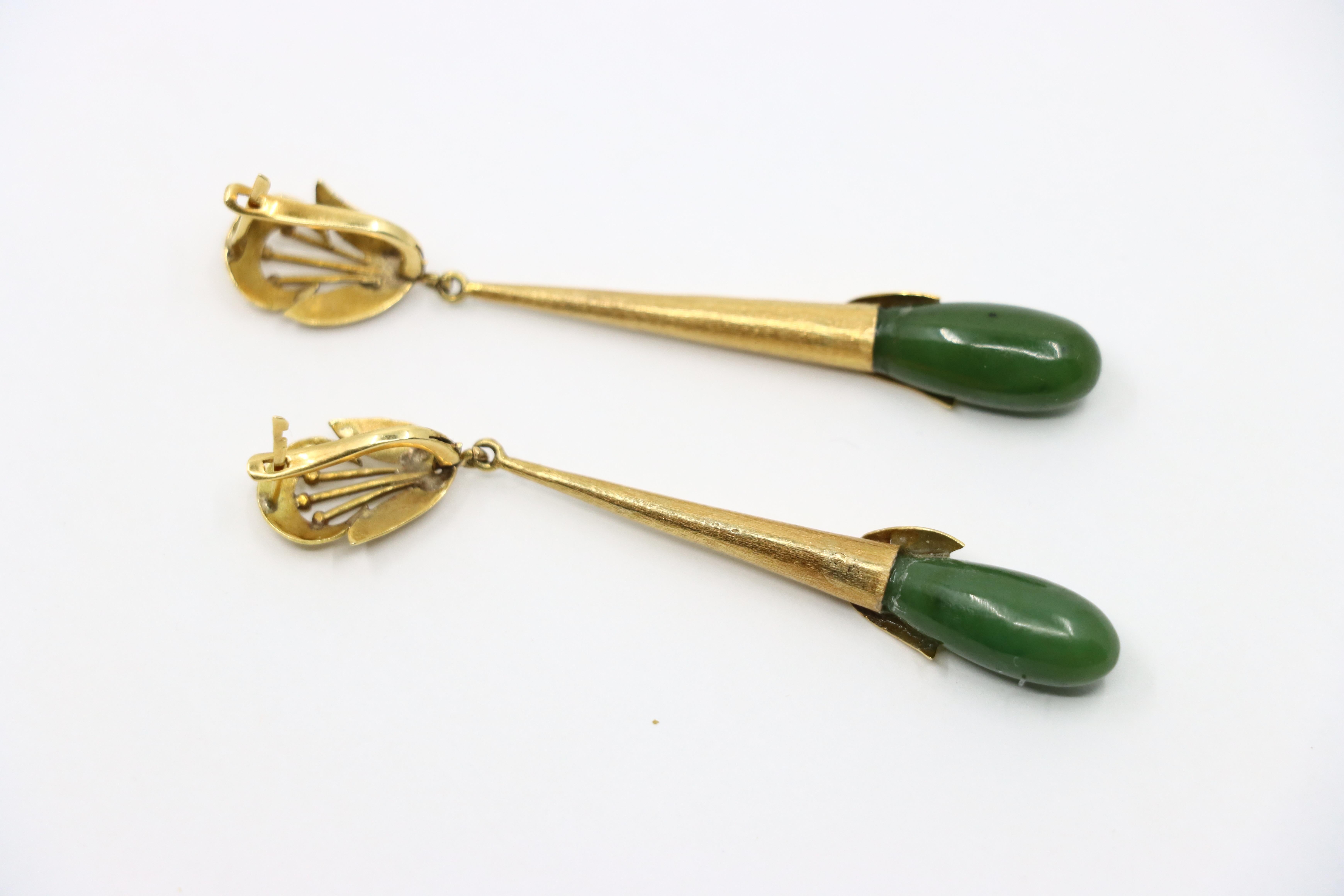 Vintage 14K Gold Jade Drop Earrings For Sale 1