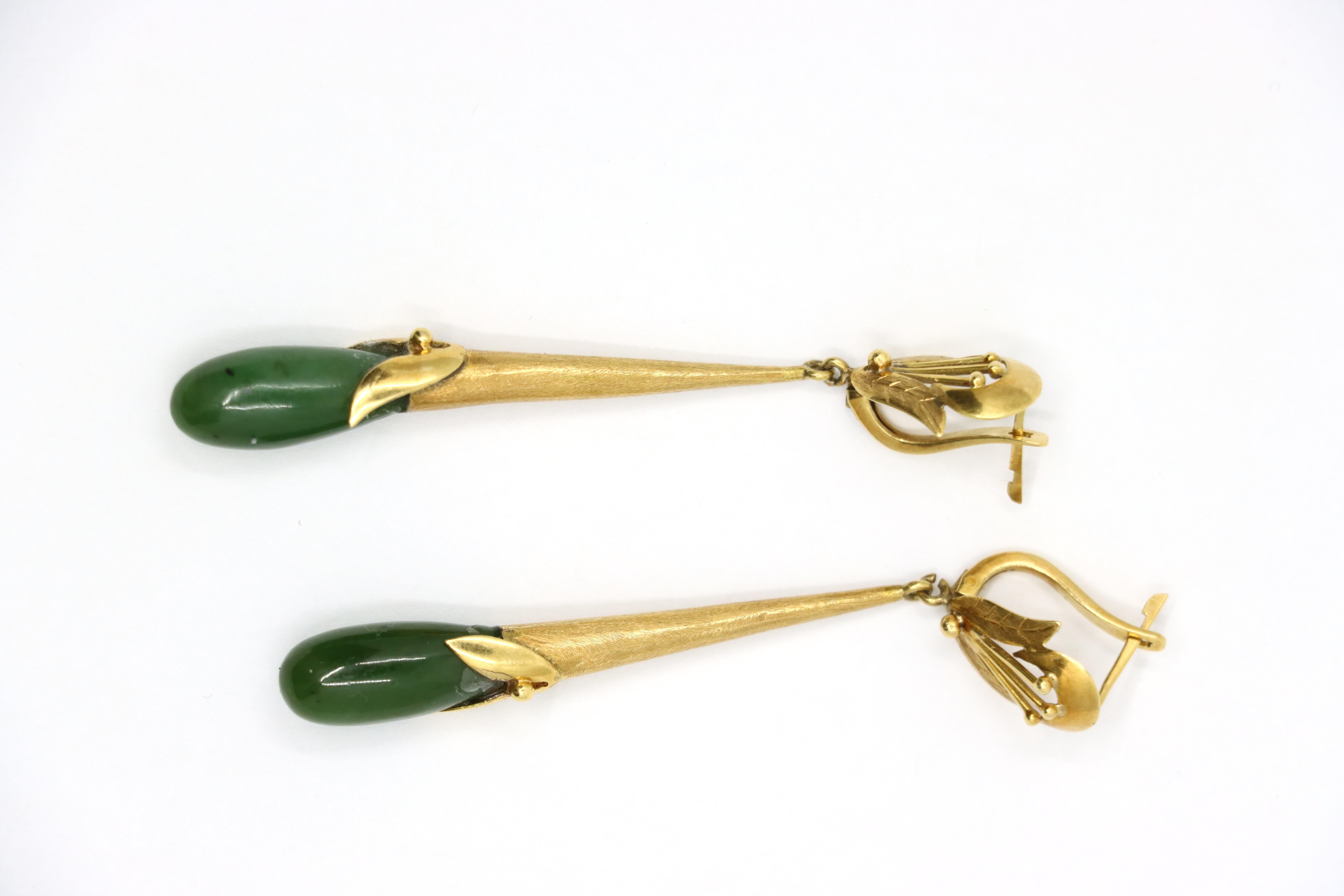 Vintage 14K Gold Jade Drop Earrings For Sale 2
