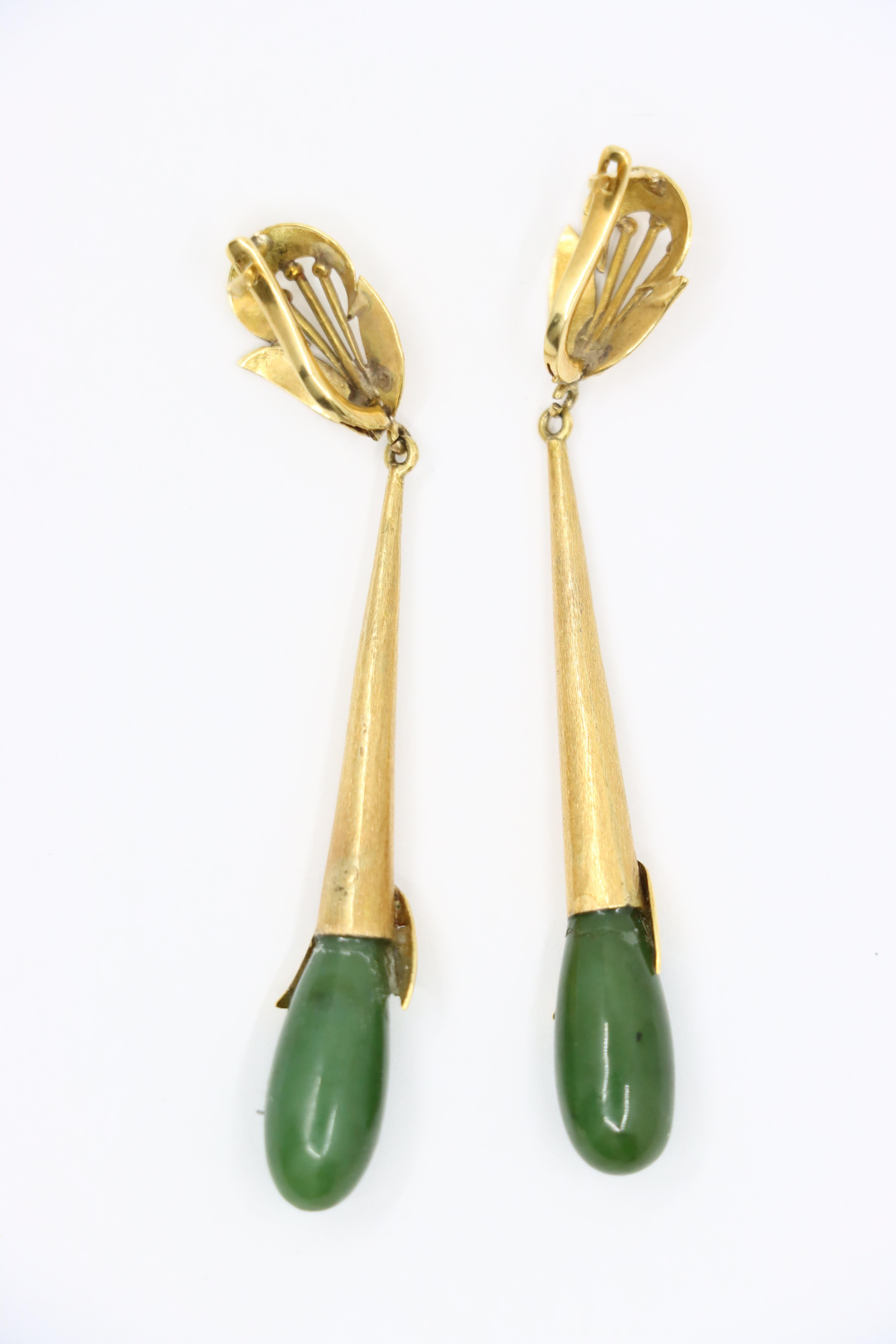Vintage 14K Gold Jade Drop Earrings For Sale 3