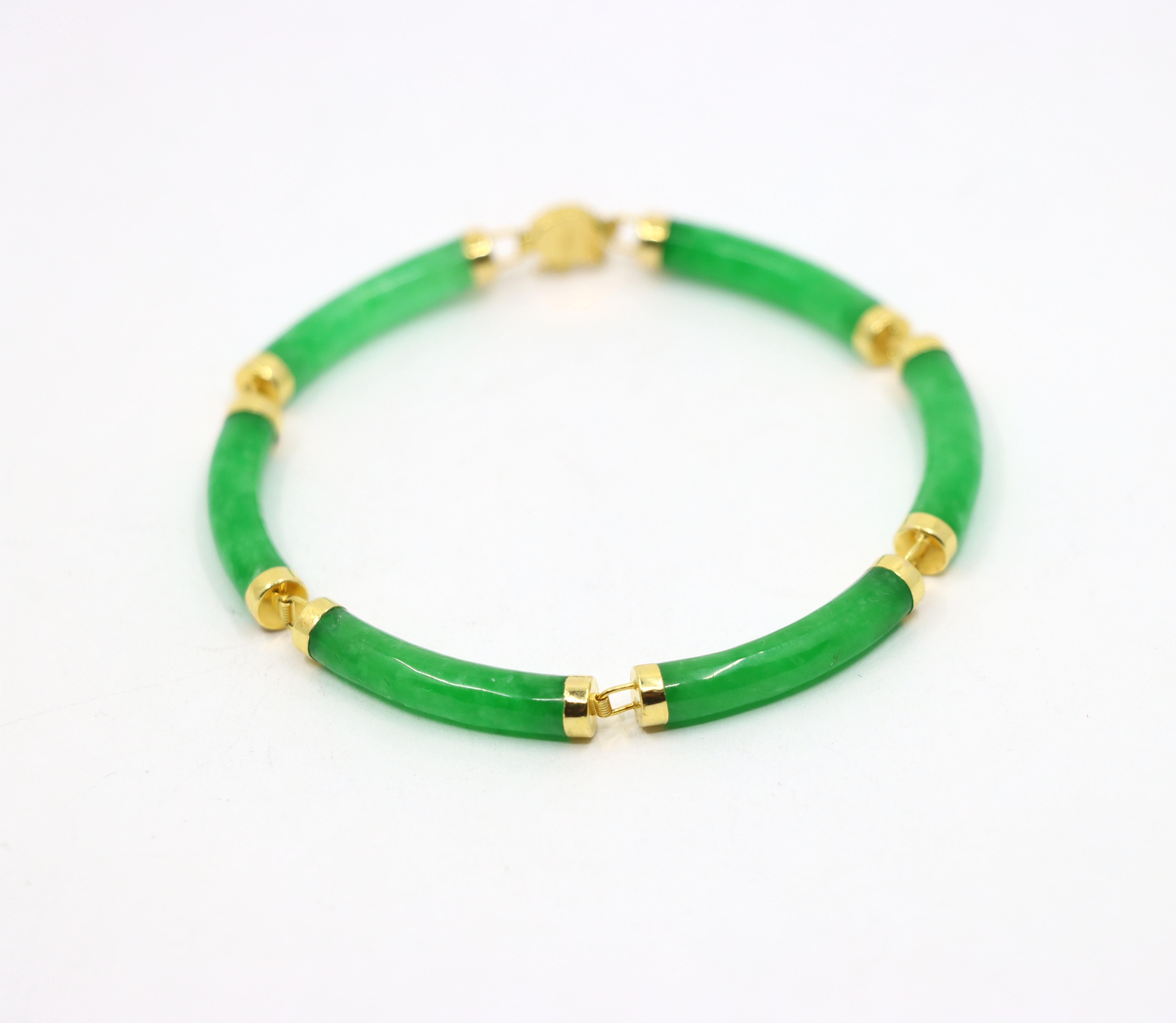 Non taillé By Vintage 14K Gold Jadeite Bracelet en vente