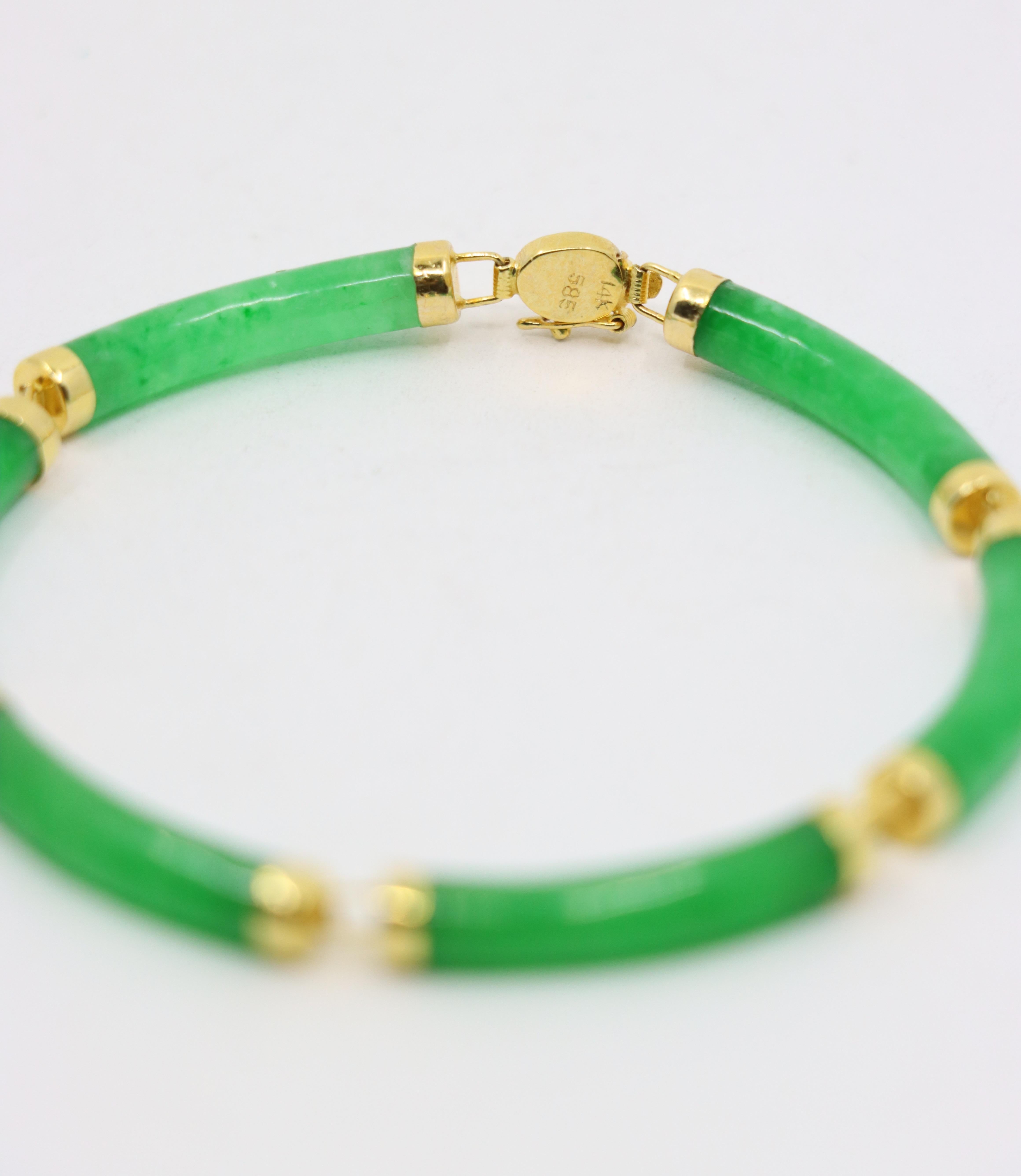 By Vintage 14K Gold Jadeite Bracelet Bon état - En vente à Flushing, NY