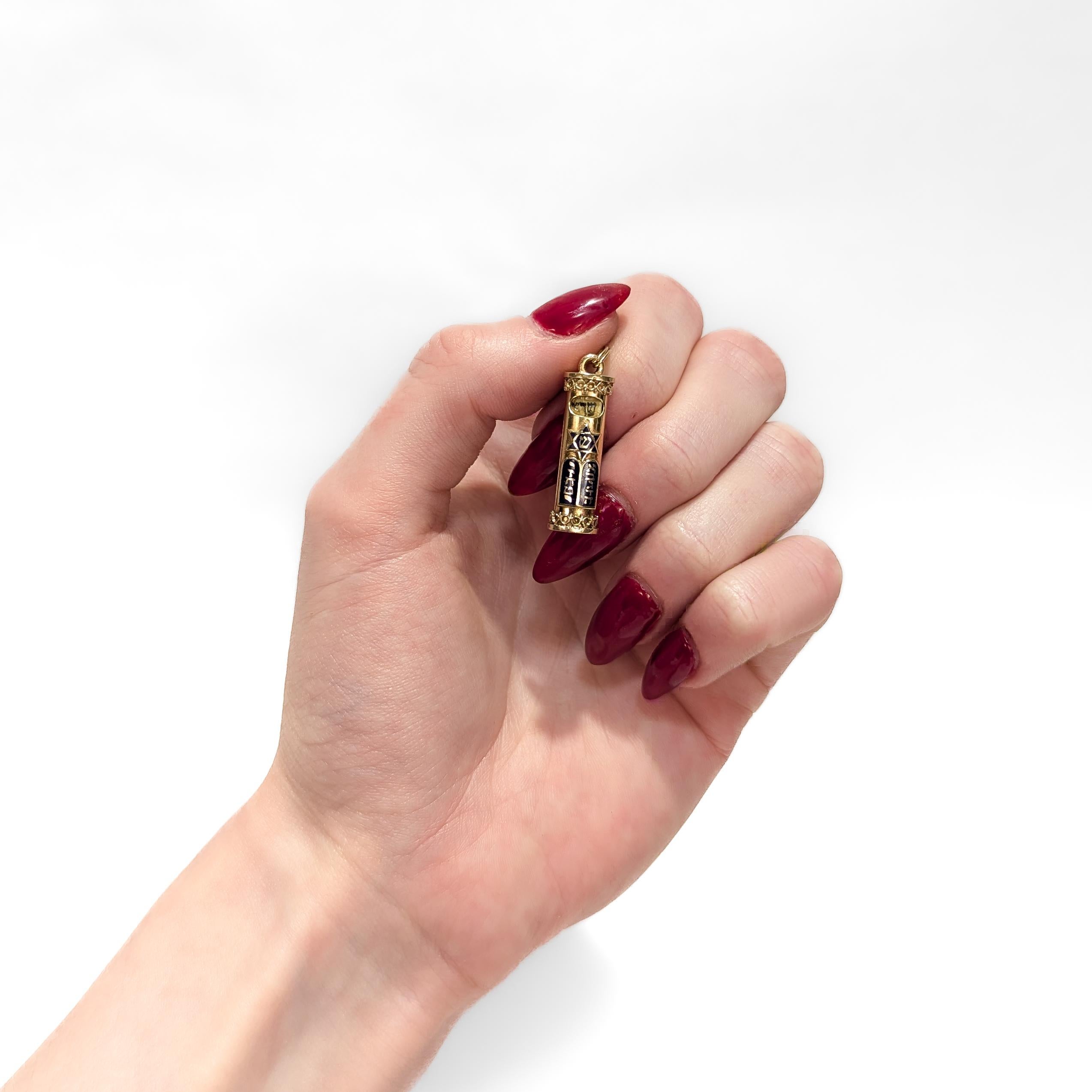 Vintage 14K Gold Judaica Mezuzah Charm In Good Condition In Philadelphia, PA