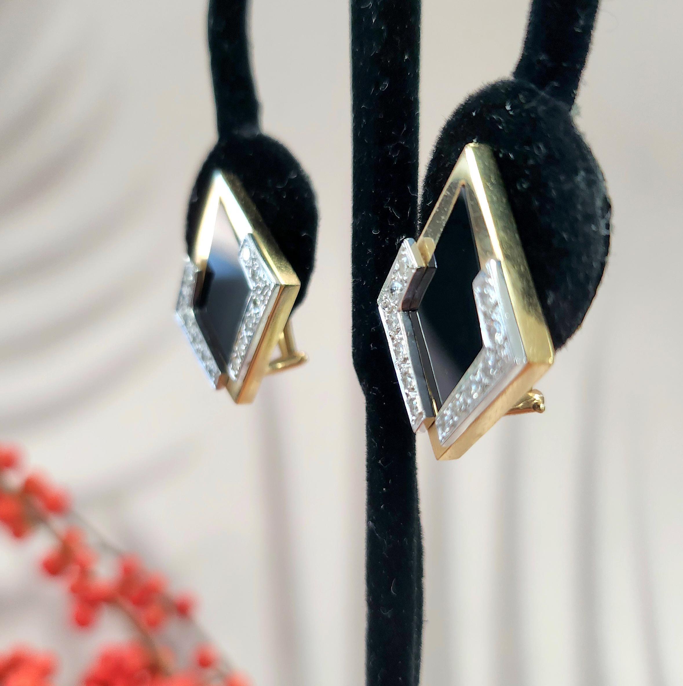 Kite Cut Vintage 14K Gold Kite Shaped Onyx & Diamond Lever Back Earrings For Sale