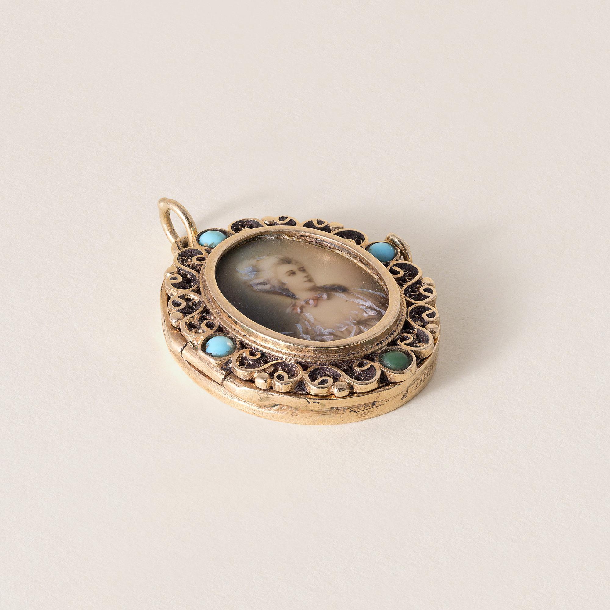 Questo è un ciondolo a forma di medaglione vintage.
Circa anni '60
Dettagli:
Ritratto di una donna del XVII secolo in abito da sera incorniciato in
Oro giallo 14k.
Chiusura di sicurezza sul lato di chiusura
Bella lavorazione in filigrana
10,4
