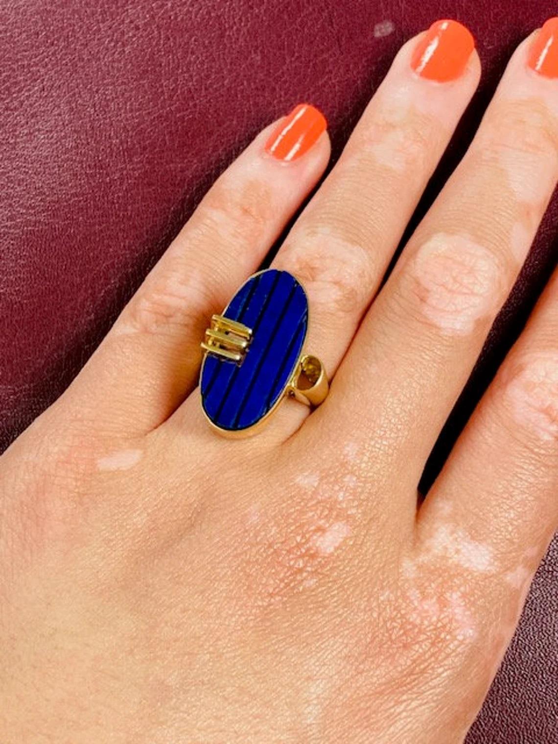 Vintage 14k Gold Lapis Lazuli Oval Ring One-of-a-kind

This statement ring is perfect to add a pop of colour to any look. The striking lapis lazuli is beautifully complemented by the 14k yellow gold and this piece is made to perfectly fit a size