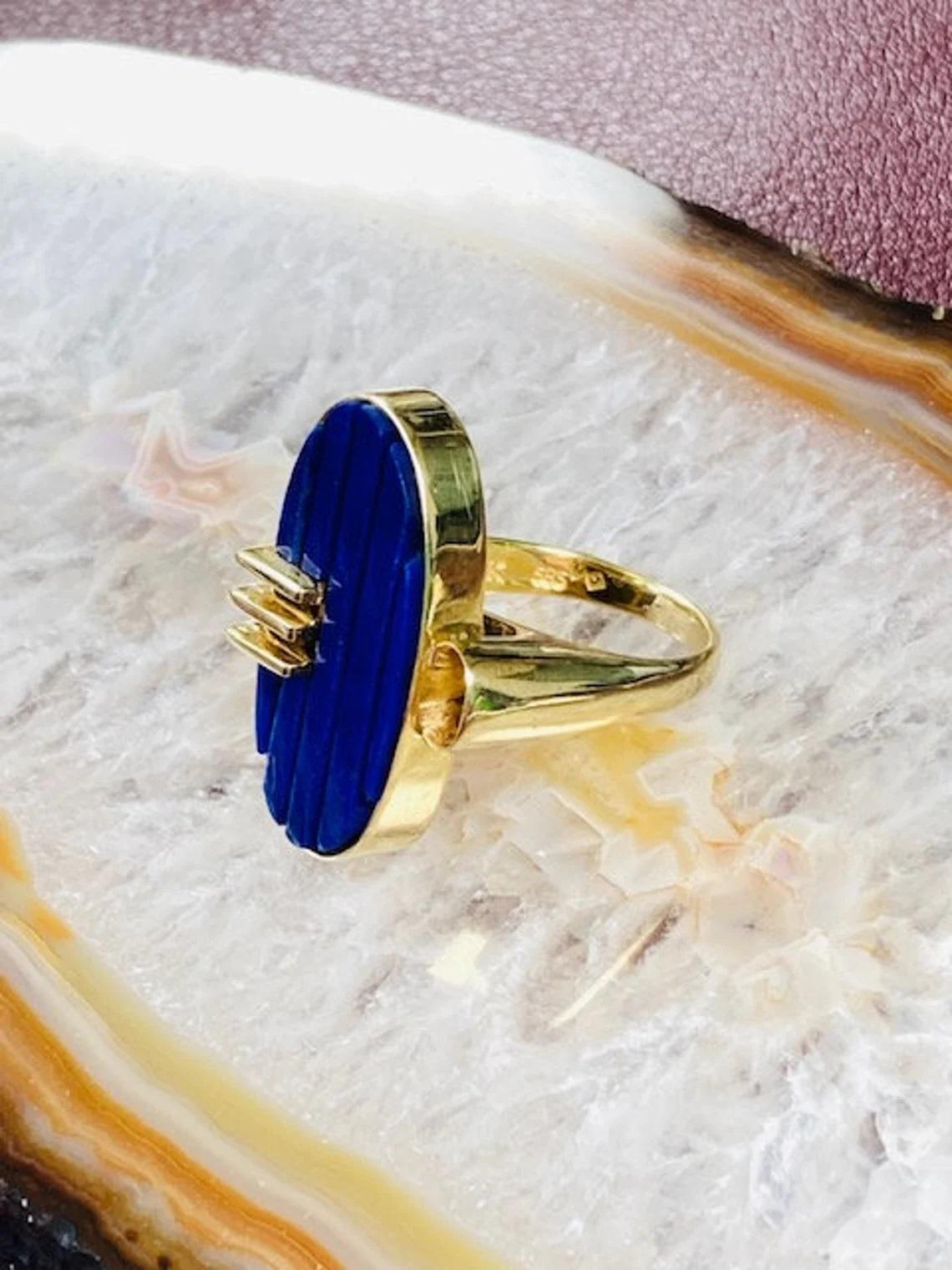 Ovaler Ring aus 14 Karat Gold mit Lapislazuli, Unikat im Angebot 1