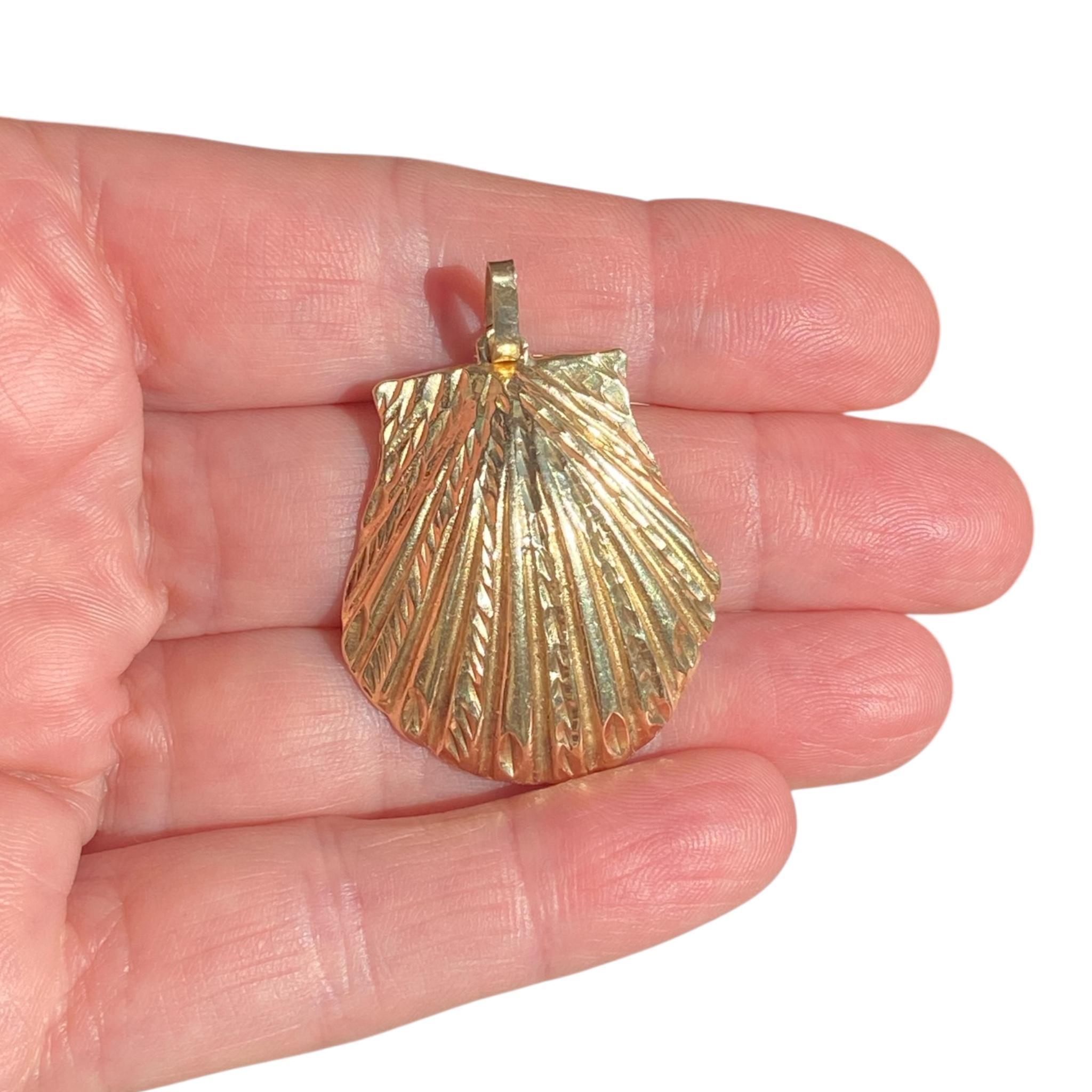 Vintage 14K Gold Großer Muschel-Anhänger im Angebot 5