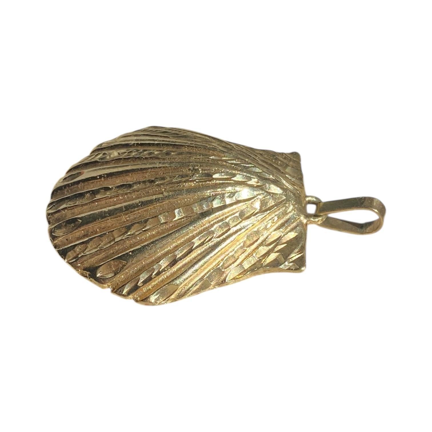 Vintage 14K Gold Großer Muschel-Anhänger (Zeitgenössisch) im Angebot