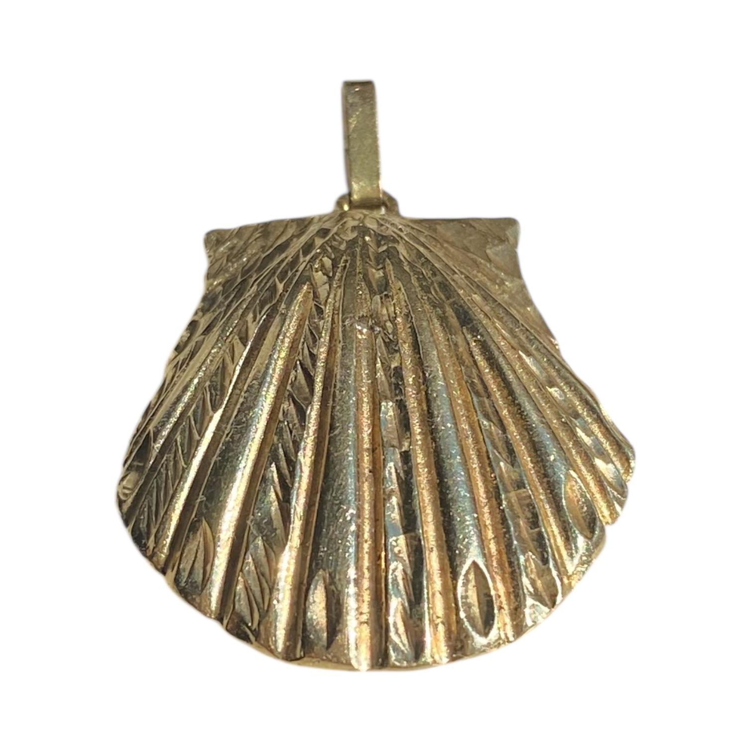 Vintage 14K Gold Großer Muschel-Anhänger im Angebot 2