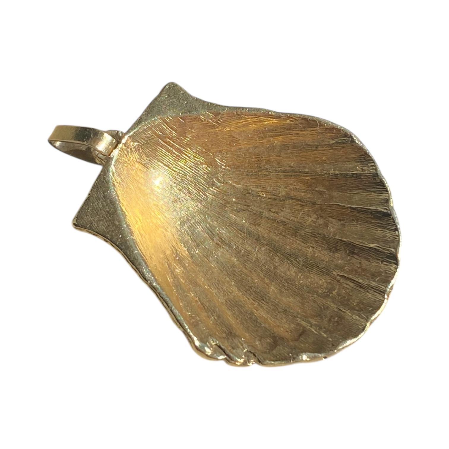 Vintage 14K Gold Großer Muschel-Anhänger im Angebot 3