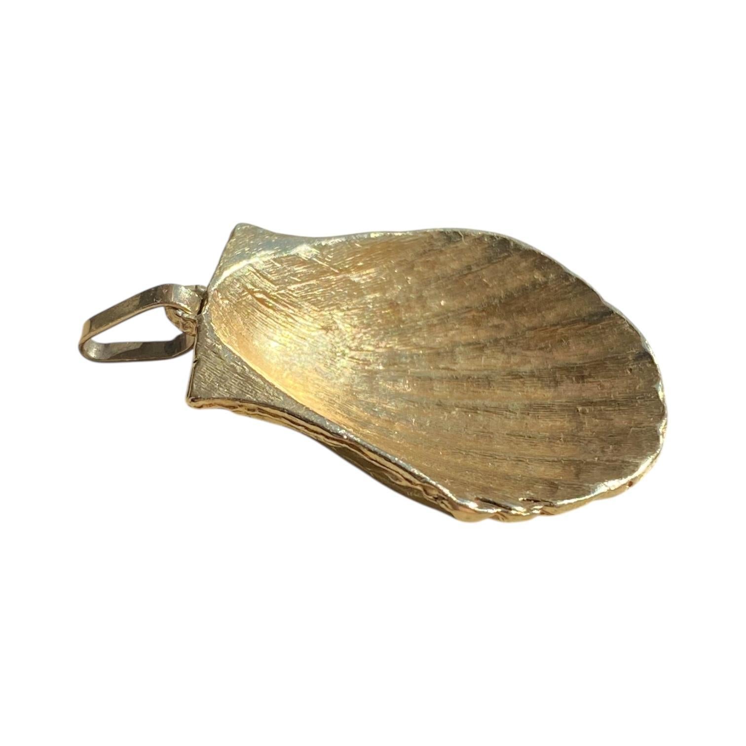 Vintage 14K Gold Großer Muschel-Anhänger im Angebot 4