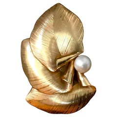 Vintage 14K Gold Leaf-Form Brooch with Pearl