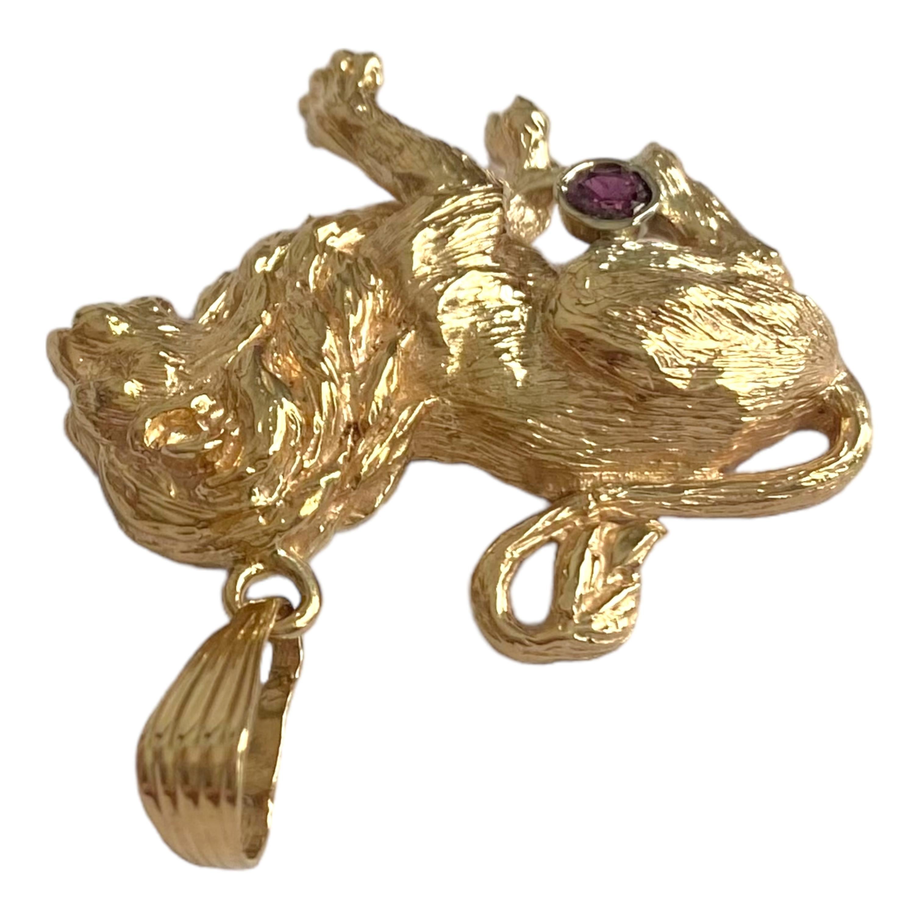 Round Cut Vintage 14K Gold Leo Pendant For Sale