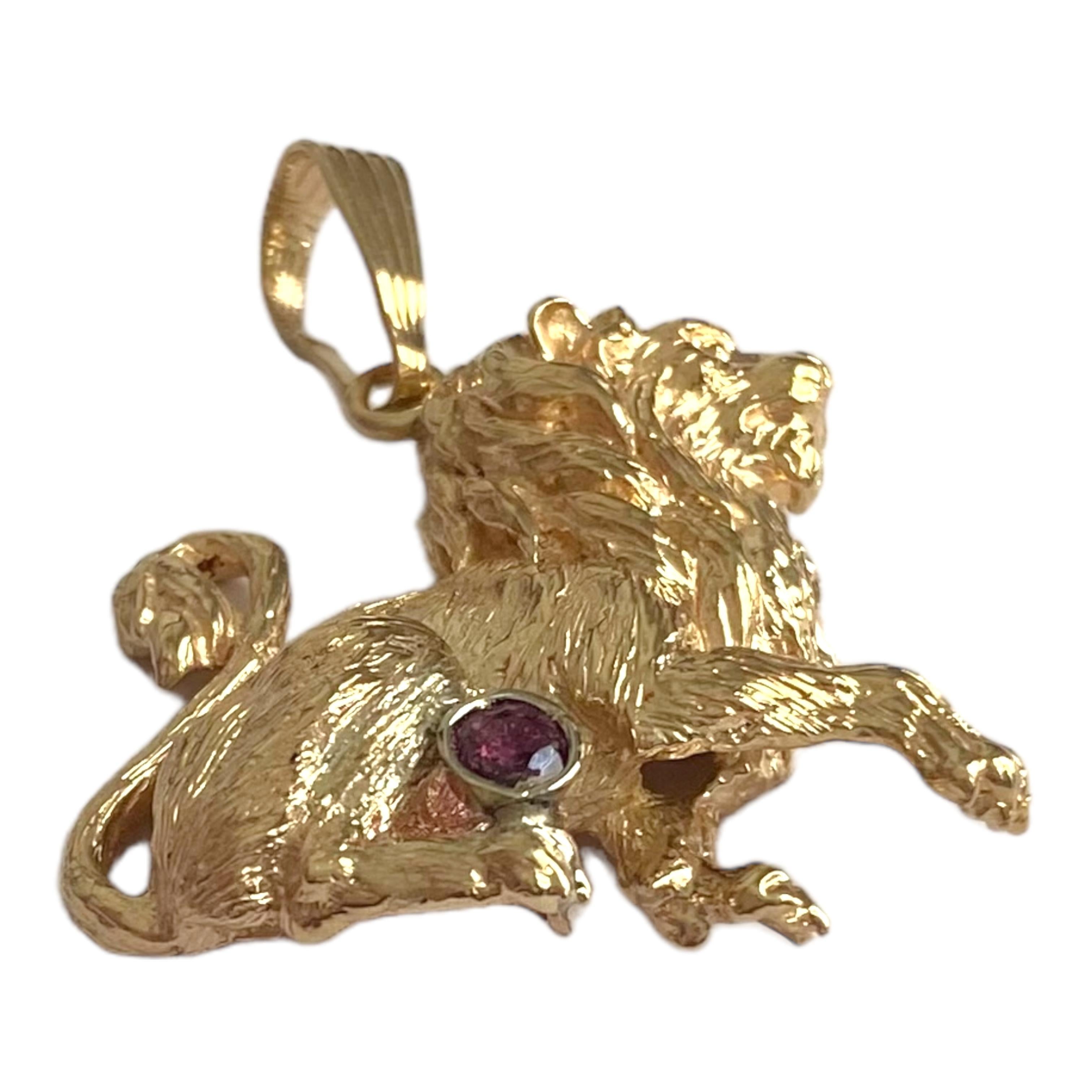 Vintage 14K Gold Leo Pendant For Sale 1