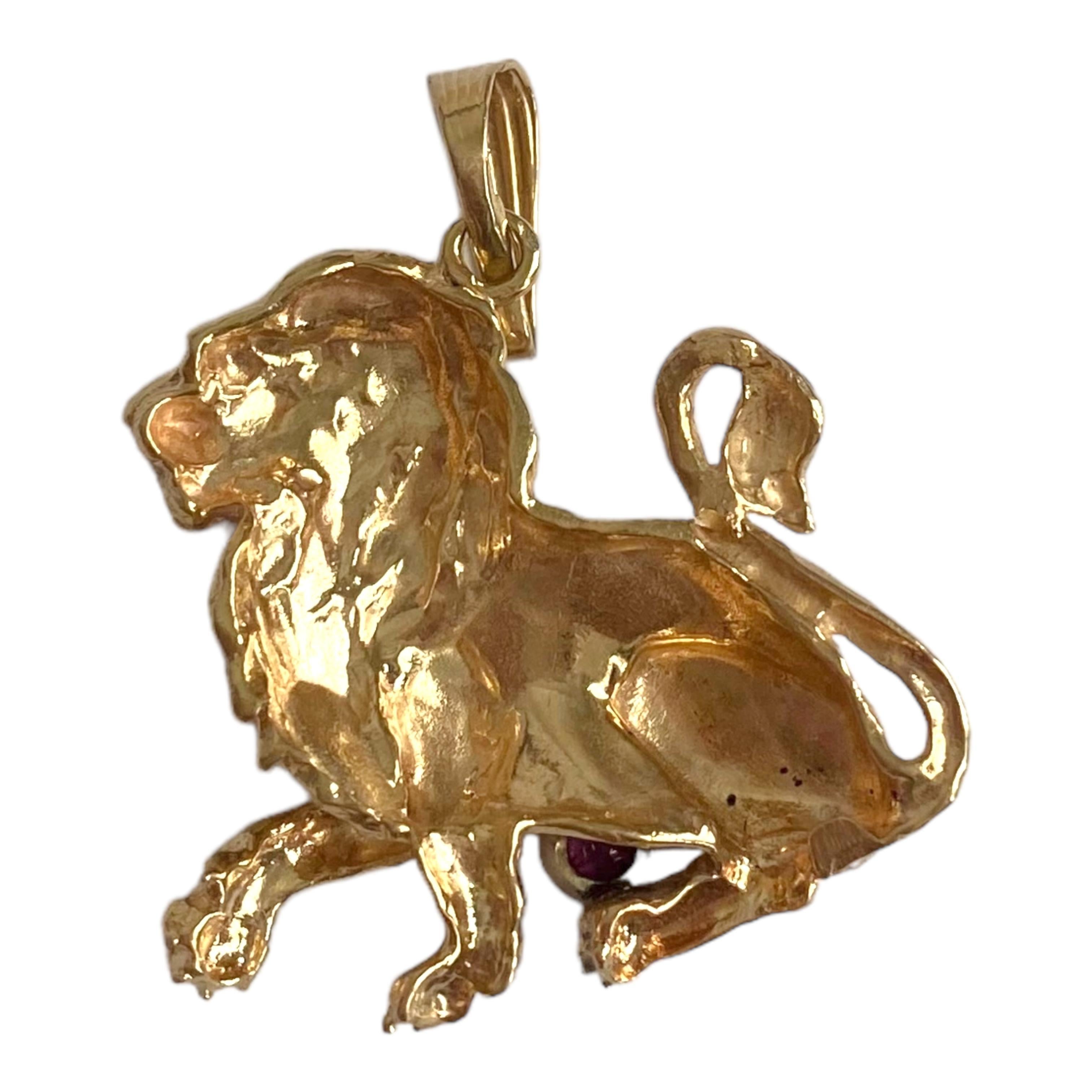 Vintage 14K Gold Leo Pendant For Sale 3