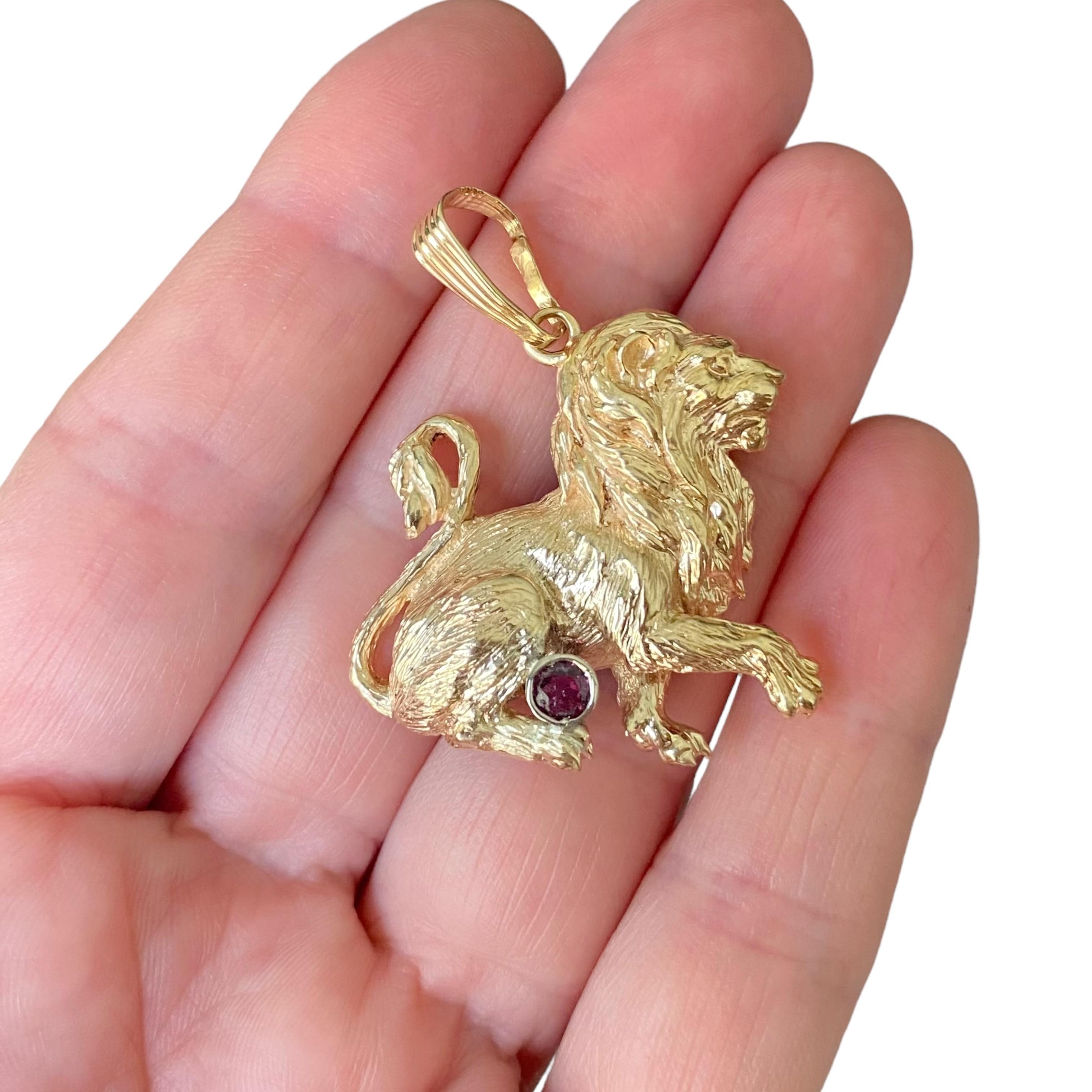 Vintage 14K Gold Leo Pendant For Sale 4