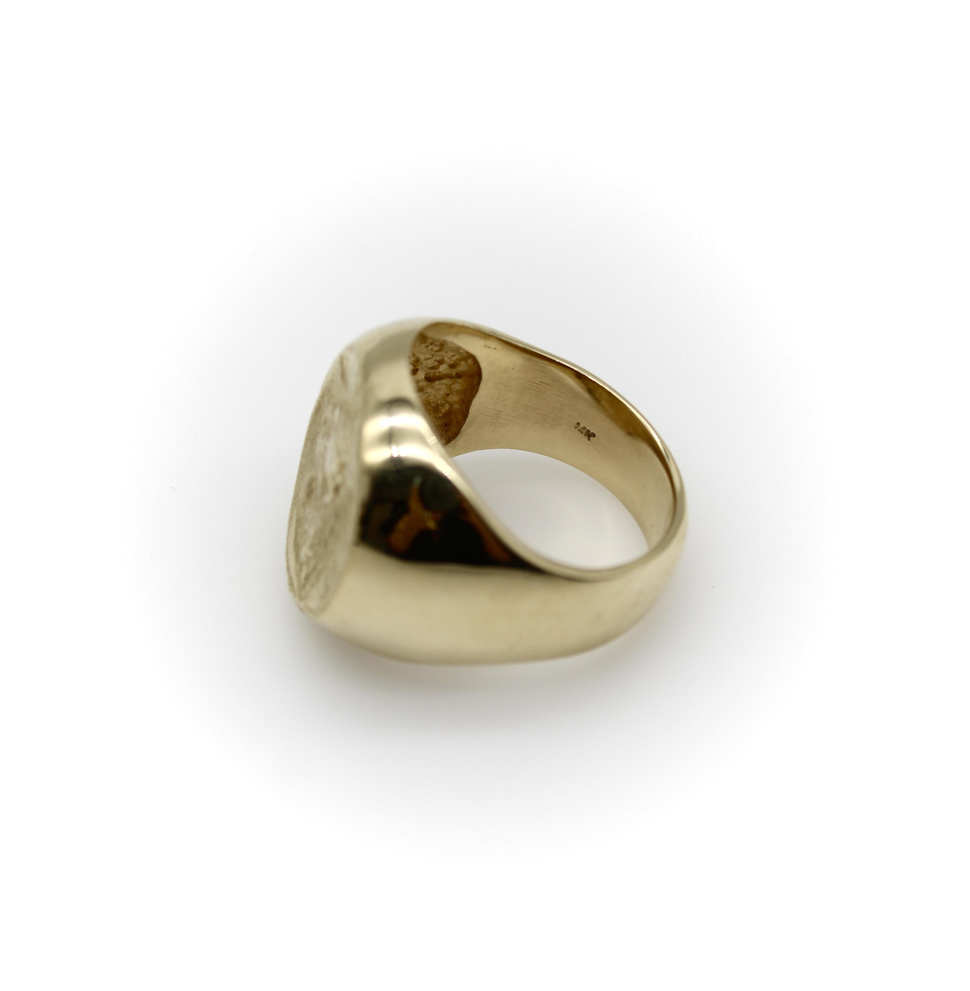 Vintage 14K Gold Lion-Headed Coin Signet Ring In condizioni buone in vendita a Venice, CA