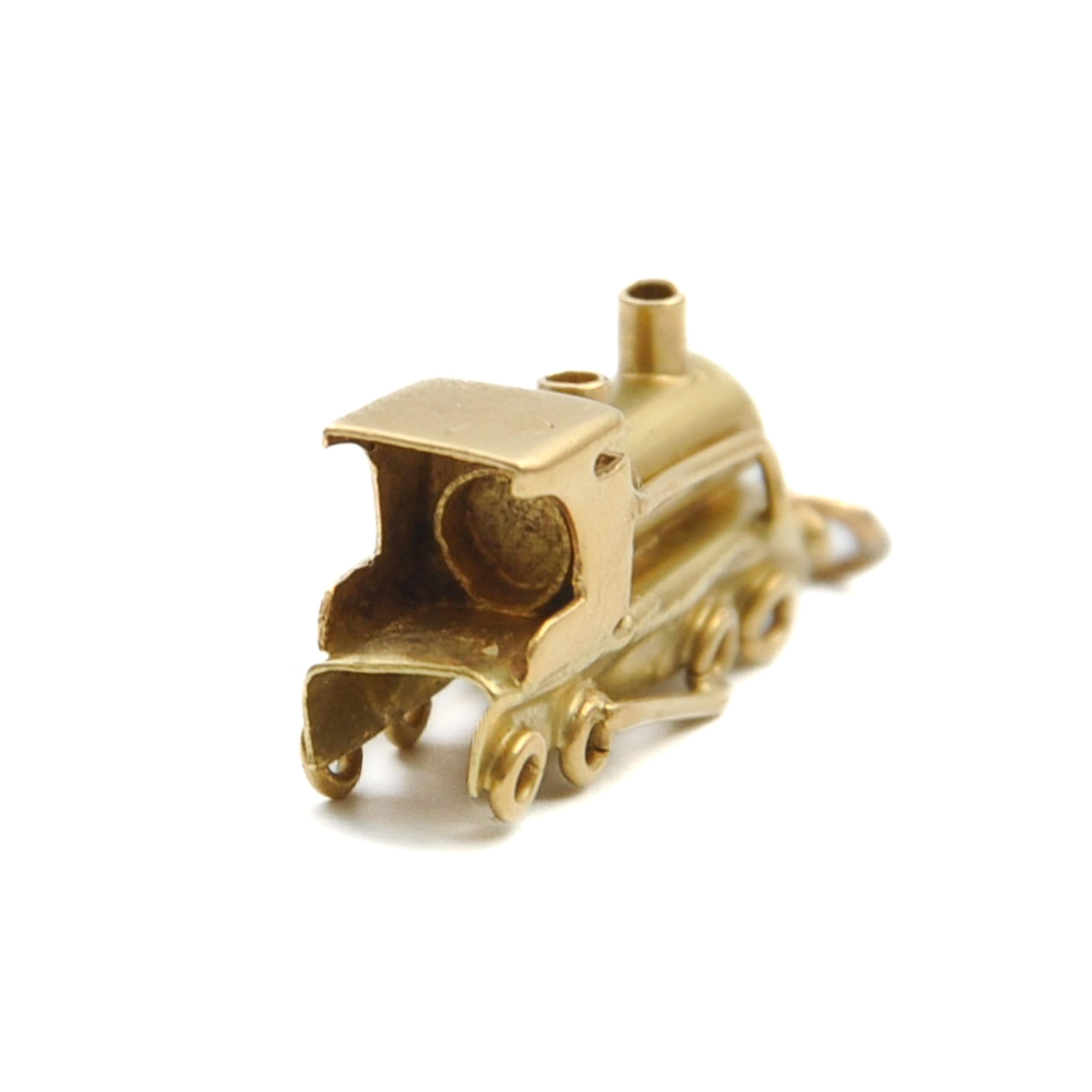 Vintage 14K Gold Locomotive Train Charm Pendant In Good Condition For Sale In Rotterdam, NL
