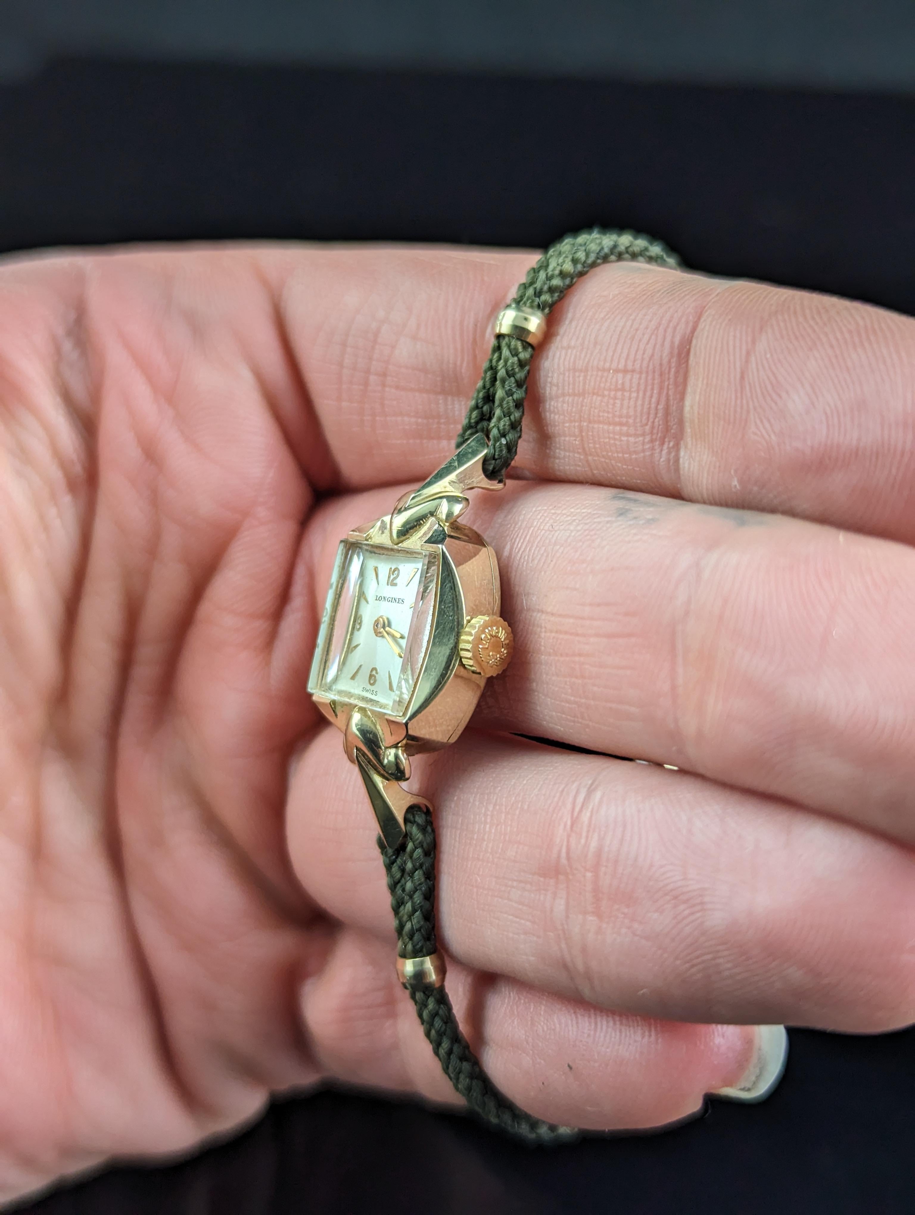 Montre-bracelet vintage pour dames Longines en or 14 carats, emballée  Pour femmes en vente