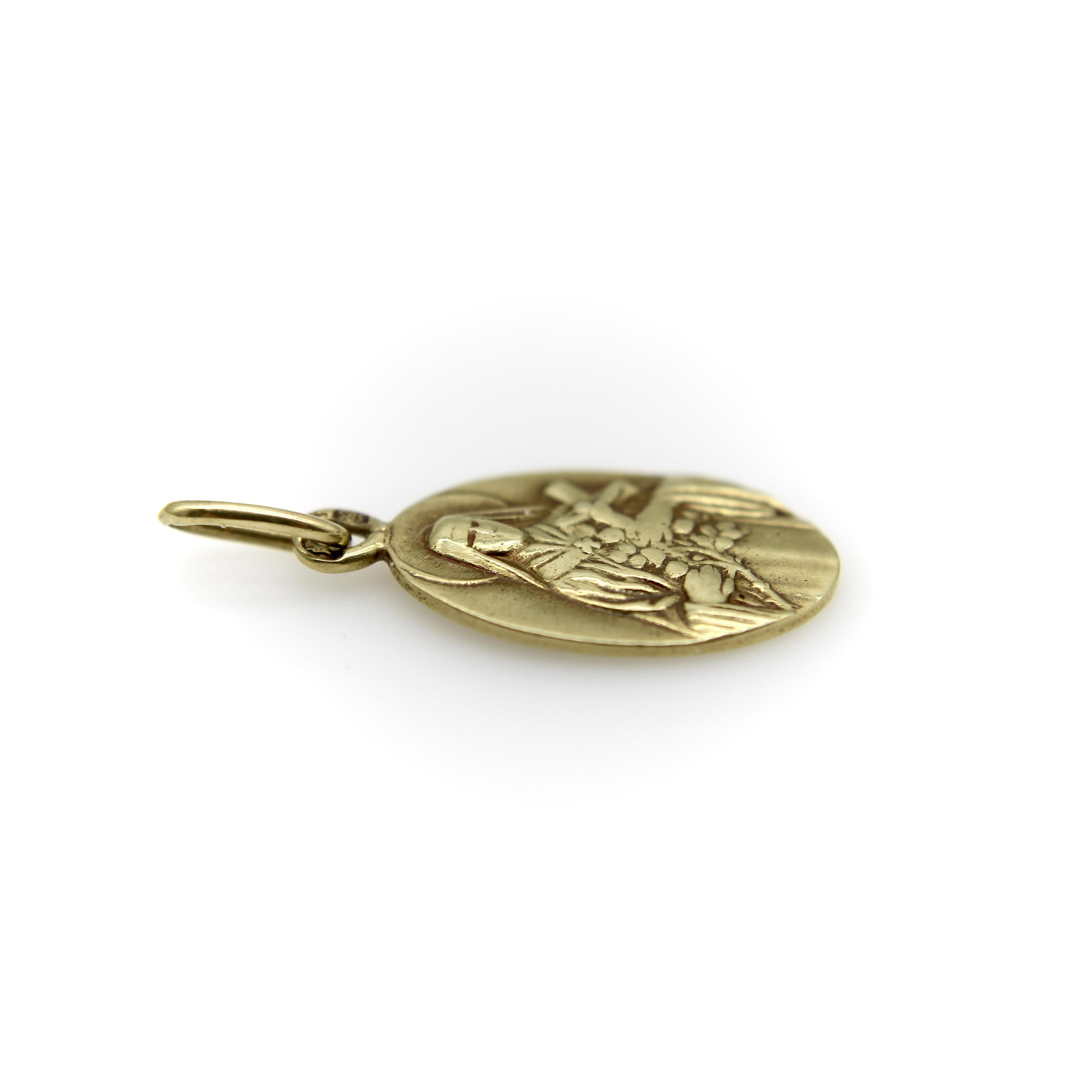 Art déco Pendentif vintage en or 14K Marie Mère de Dieu en vente