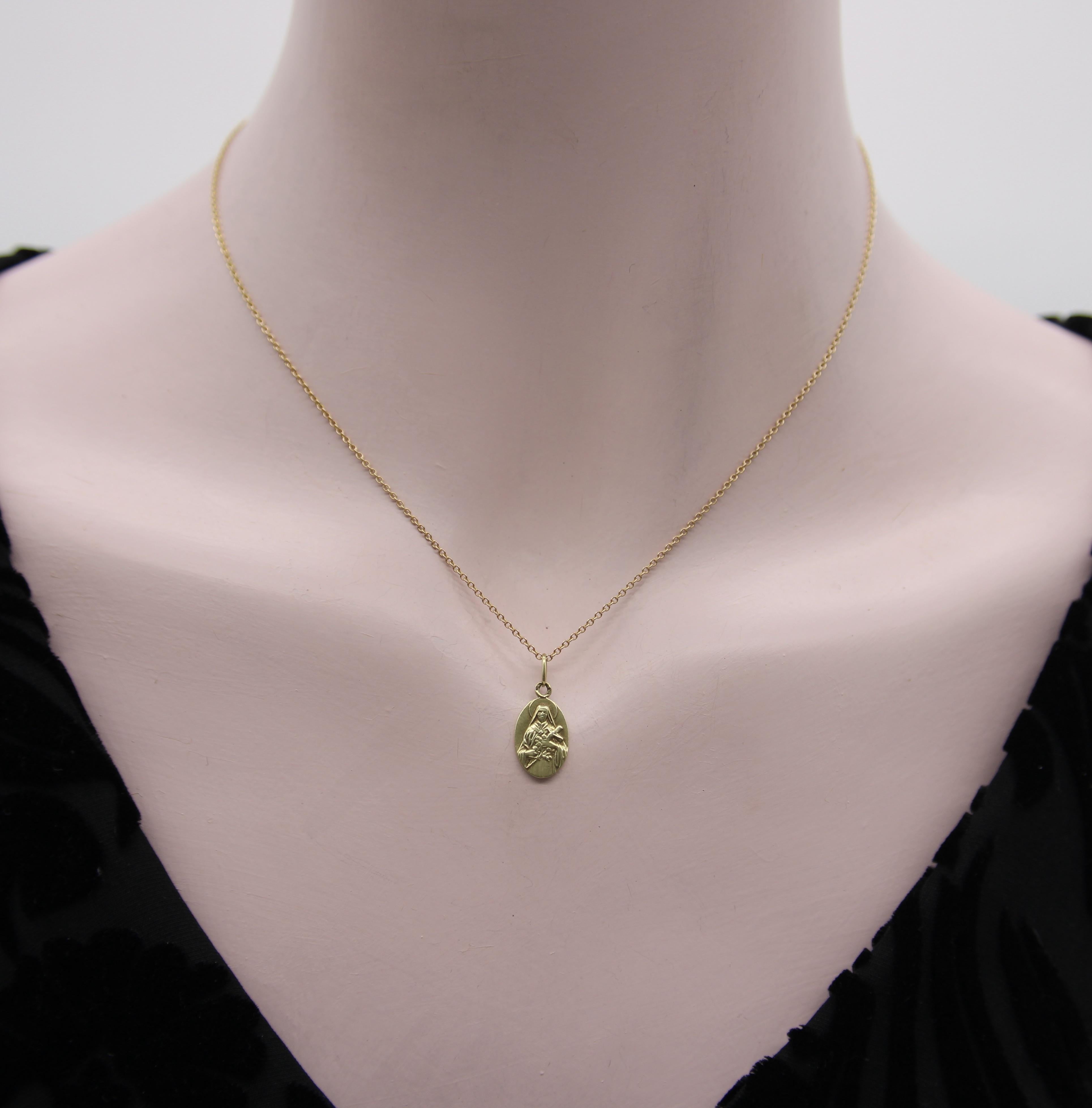 Pendentif vintage en or 14K Marie Mère de Dieu en vente 2