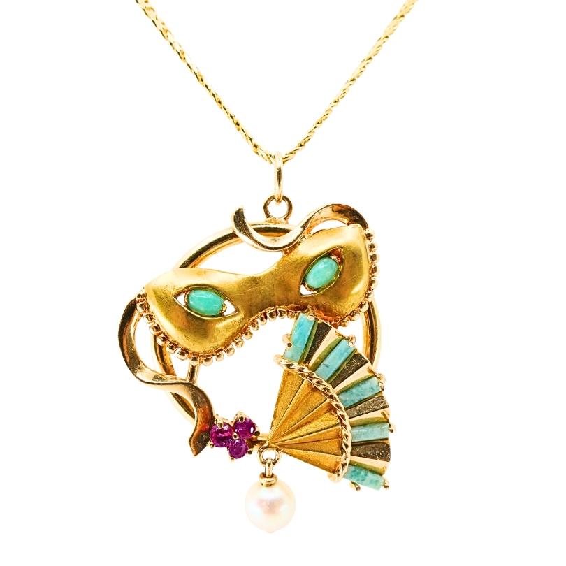 Ciondolo mascherato d'epoca in oro 14k Collana a catena in oro 18k In condizioni ottime in vendita a Beverly Hills, CA
