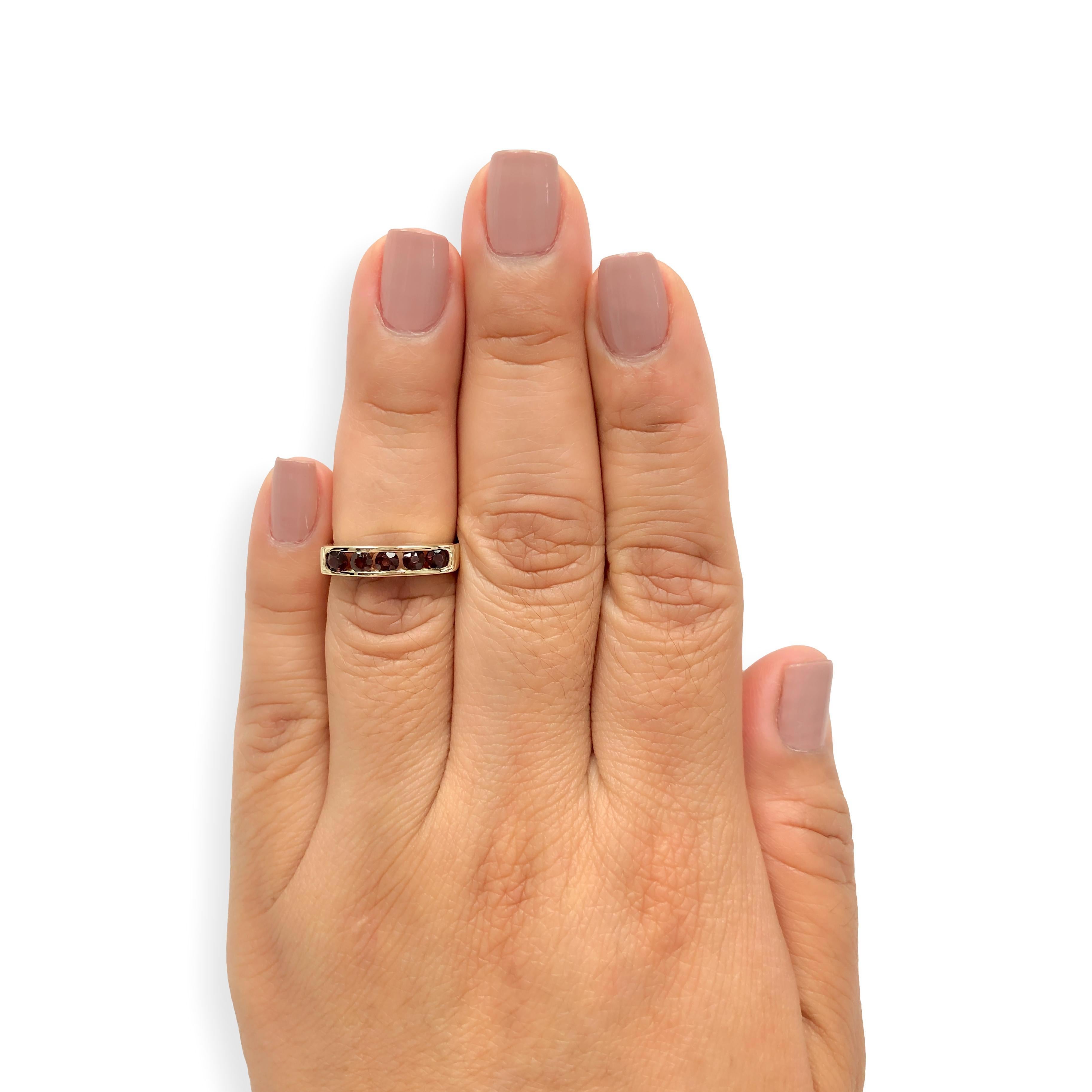 Bague vintage en or 14 carats à cinq pierres, signée, datant des années 1960 en vente 1