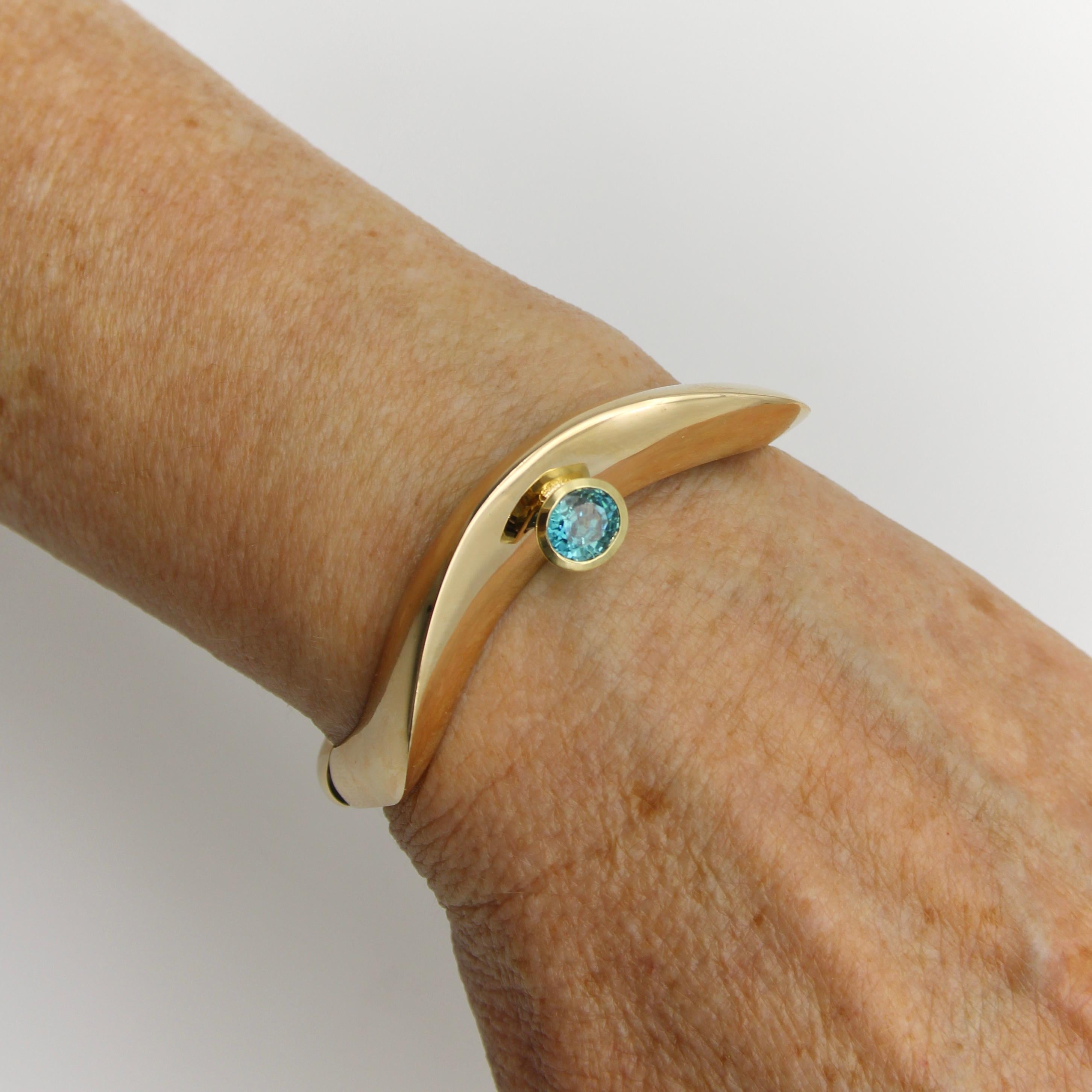 Bracelet moderne vintage en or 14 carats avec zircon bleu en vente 3