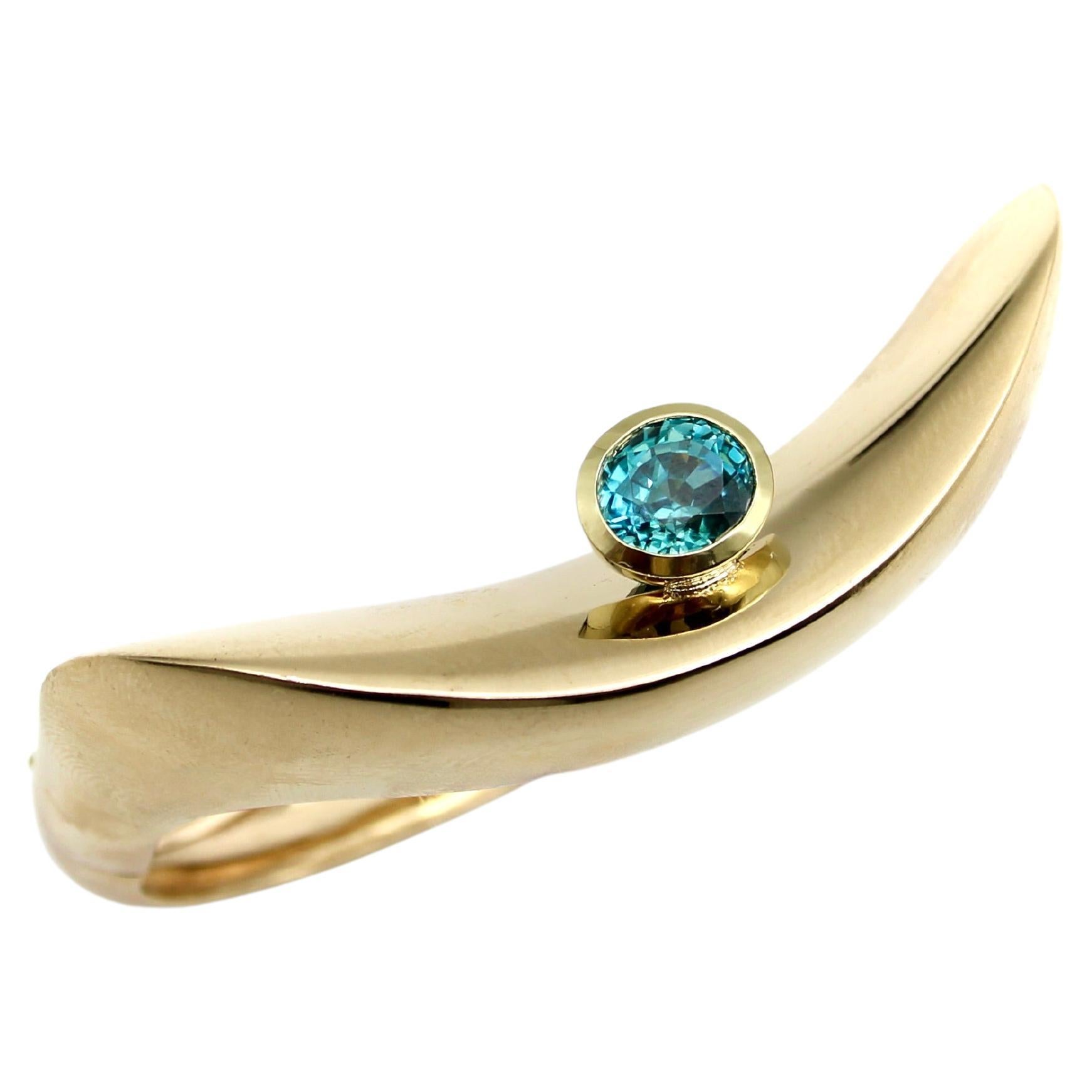 Vintage 14k Gold Modern Bracelet with Blue Zircon