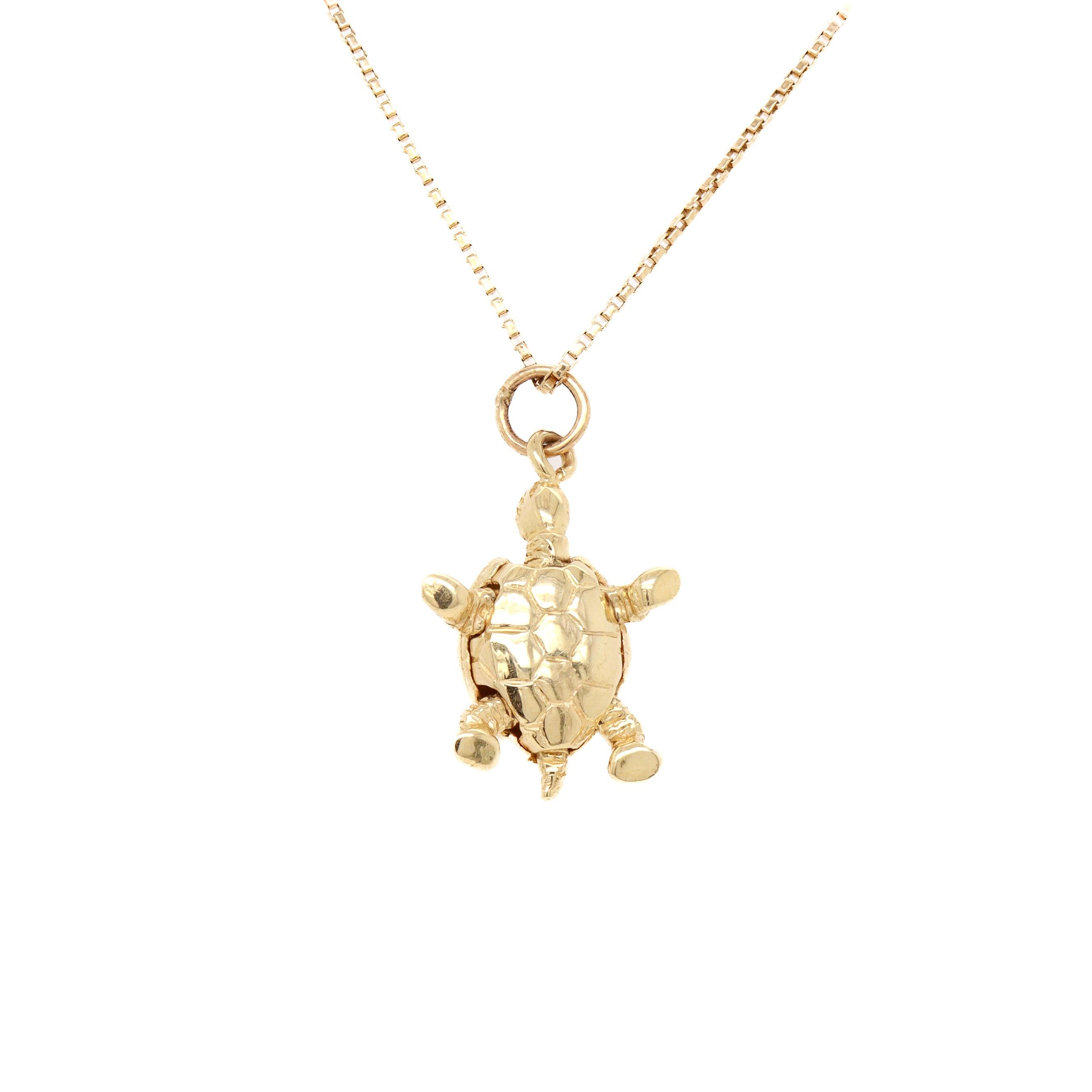 Vintage 14K Gold Moving Turtle or Tortoise Charm for a Bracelet In Good Condition For Sale In Philadelphia, PA