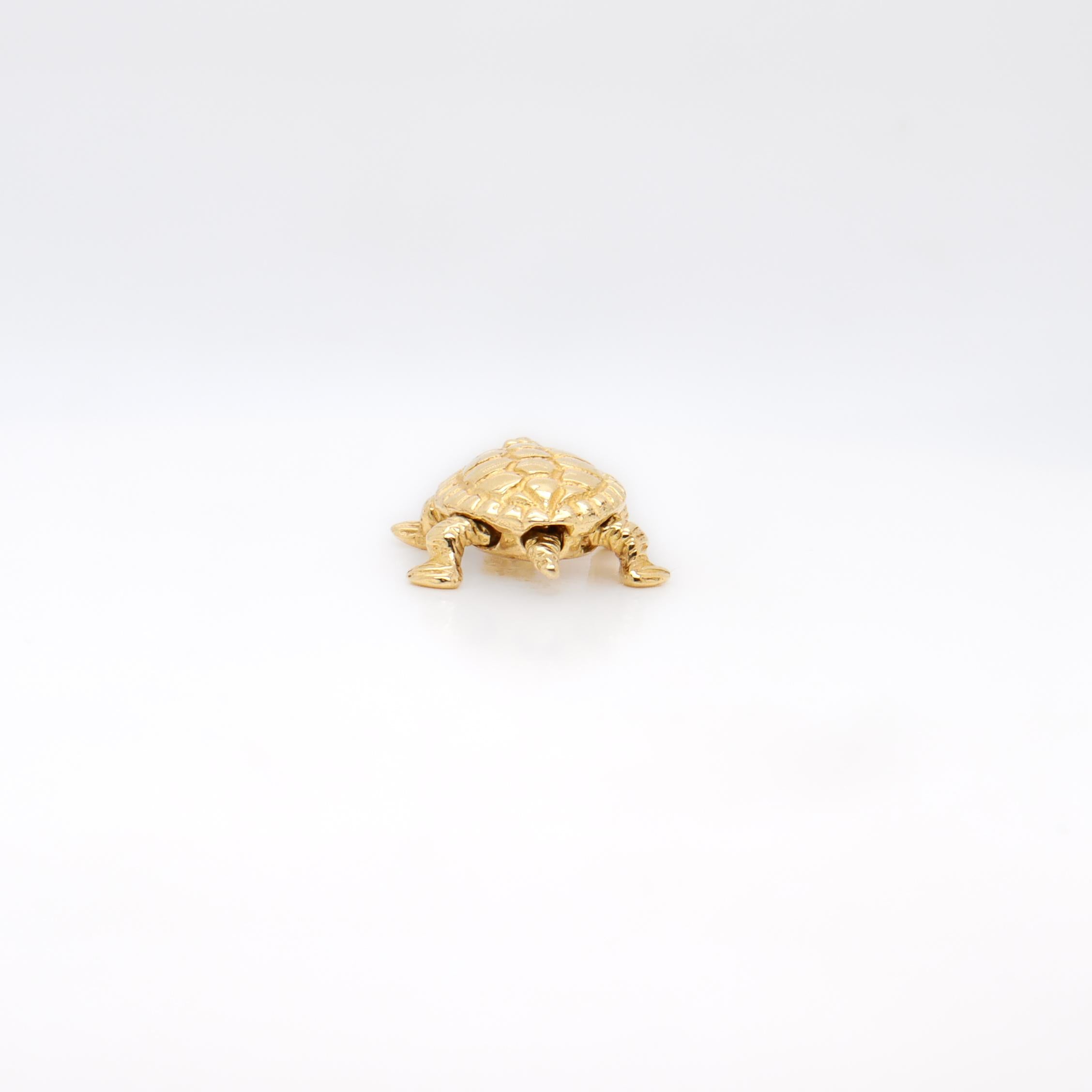 Vintage 14K Gold Moving Turtle or Tortoise Charm for a Bracelet For Sale 1