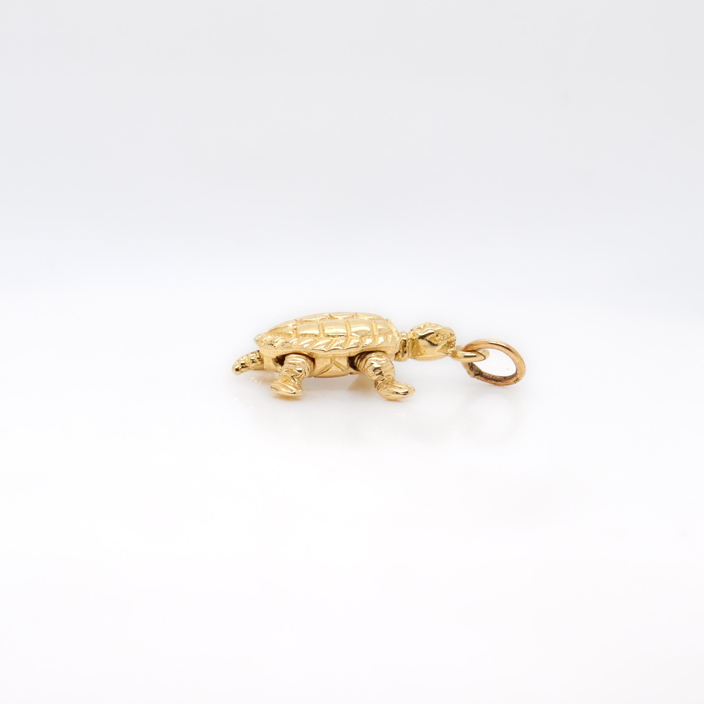 Vintage 14K Gold Moving Turtle or Tortoise Charm for a Bracelet For Sale 2