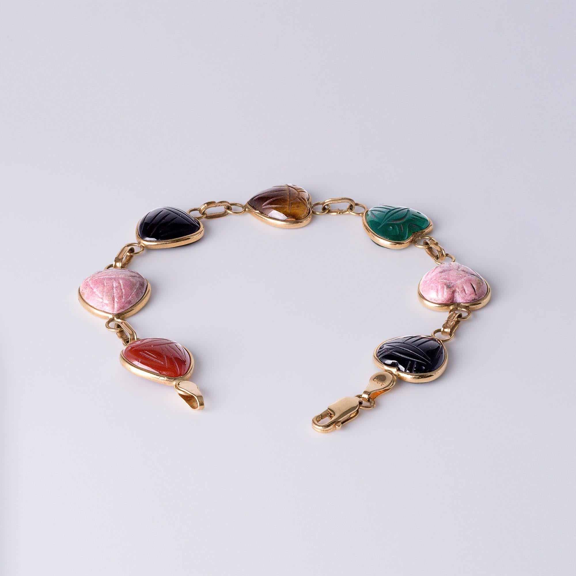 Vintage 14k Gold Multi-Gemstone Scarab Heart Bracelet - Onyx, Carnelian For Sale 2
