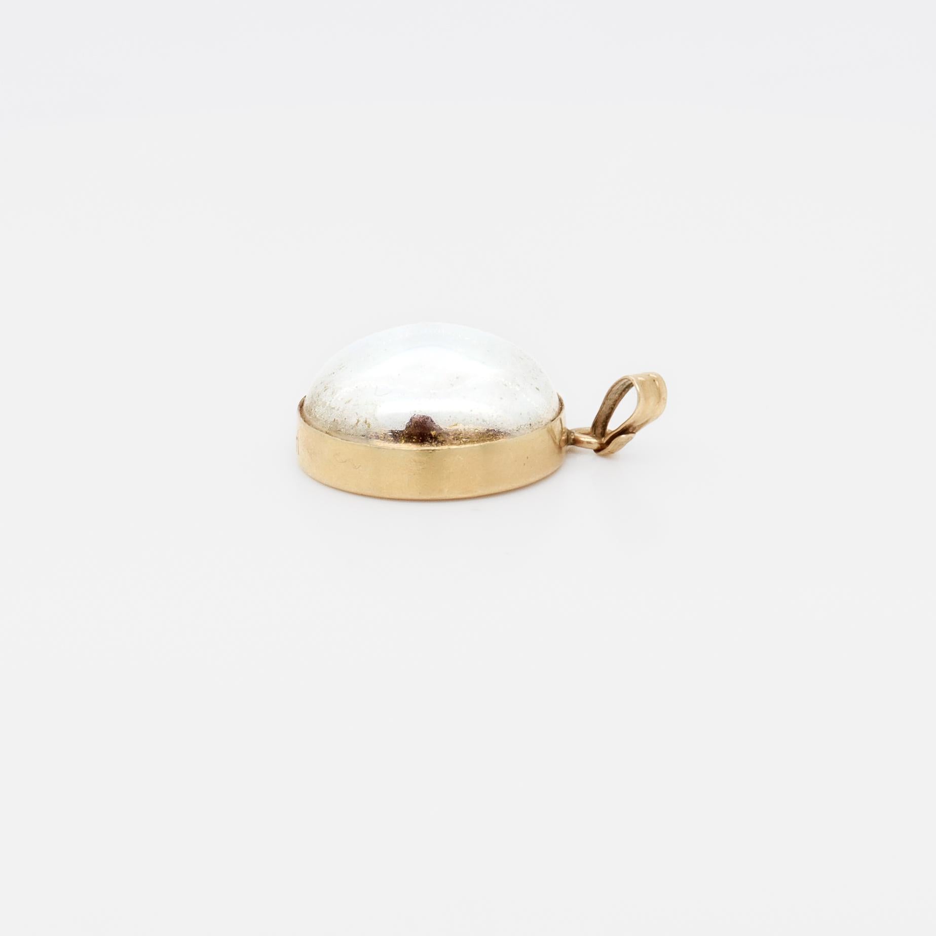 Charm religioso in oro 14K vintage con semi di senape per un braccialetto in vendita 1