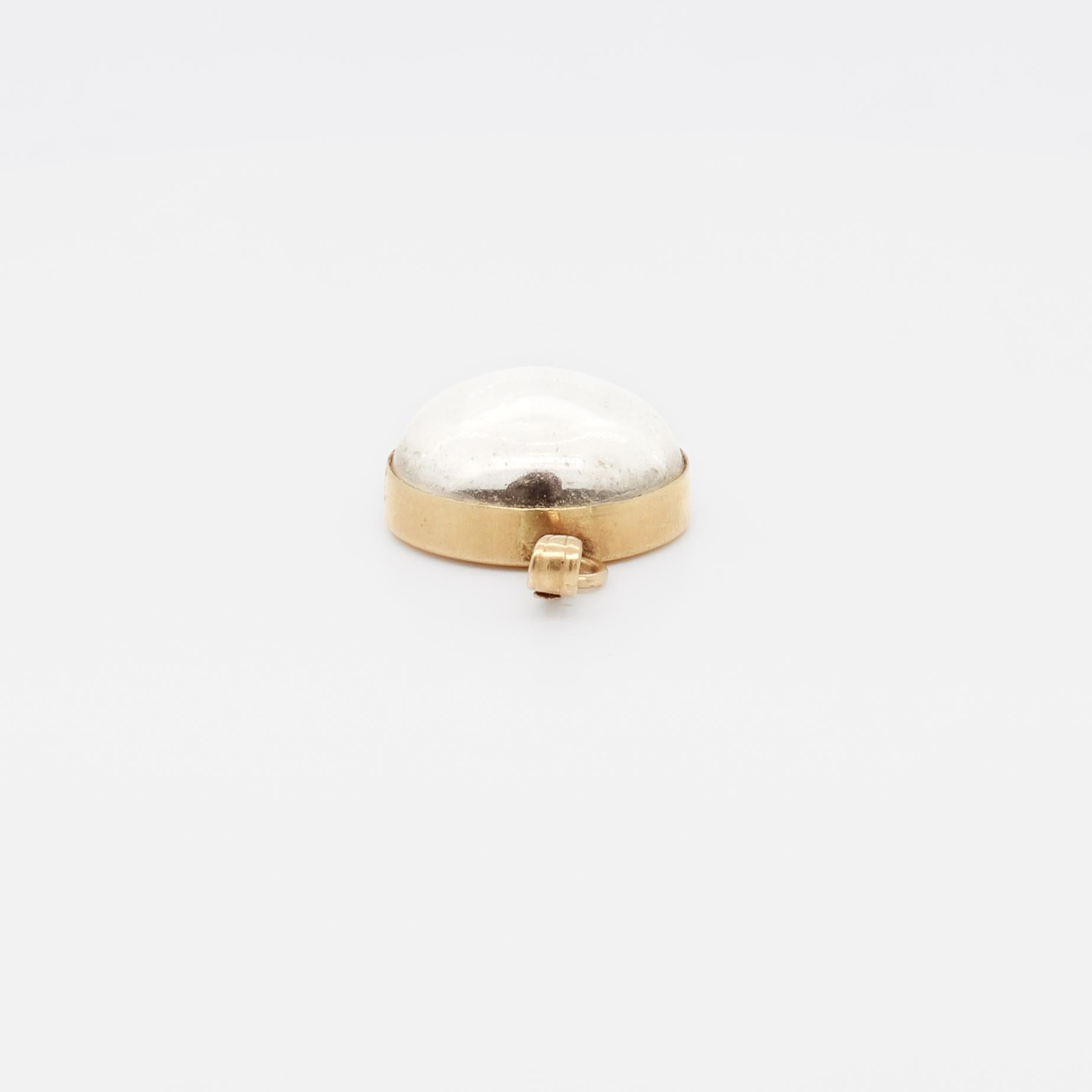 Charm religioso in oro 14K vintage con semi di senape per un braccialetto in vendita 2