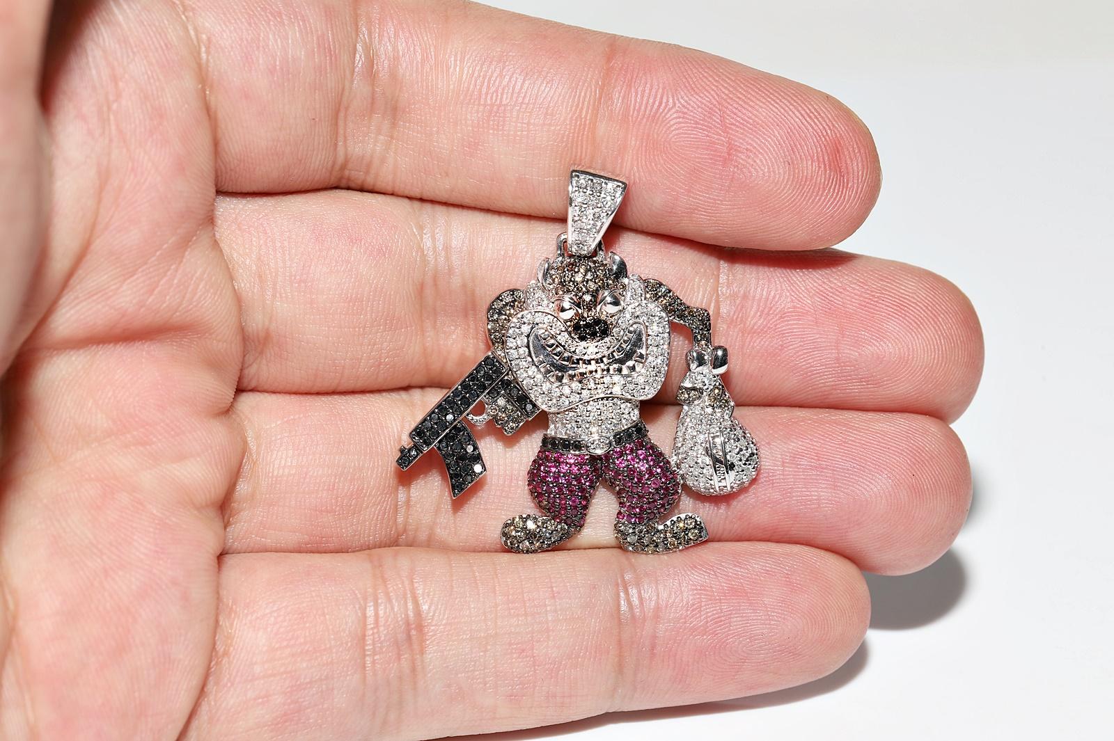 Vintage 14k Gold Natural Diamond And Ruby Tasmanian Devil Pendant In Good Condition For Sale In Fatih/İstanbul, 34