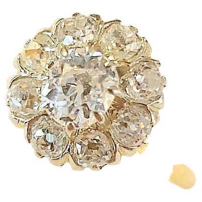 Vintage 14k Gold Ring zentriert mit 1 alten Mine geschnitten Diamant Schätzung Gewicht von 0,70 Karat H Farbe weiß vvs Klarheit ausgezeichneten Schnitt und Funken flankiert mit mehreren alten Mine geschnitten Diamanten Schätzung Gewicht von 1 Karat