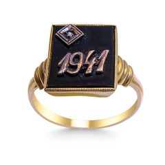 Vintage 14 Karat Gold and Onyx 1941 Ring