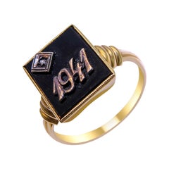 Vintage 14 Karat Gold and Onyx 1941 Ring
