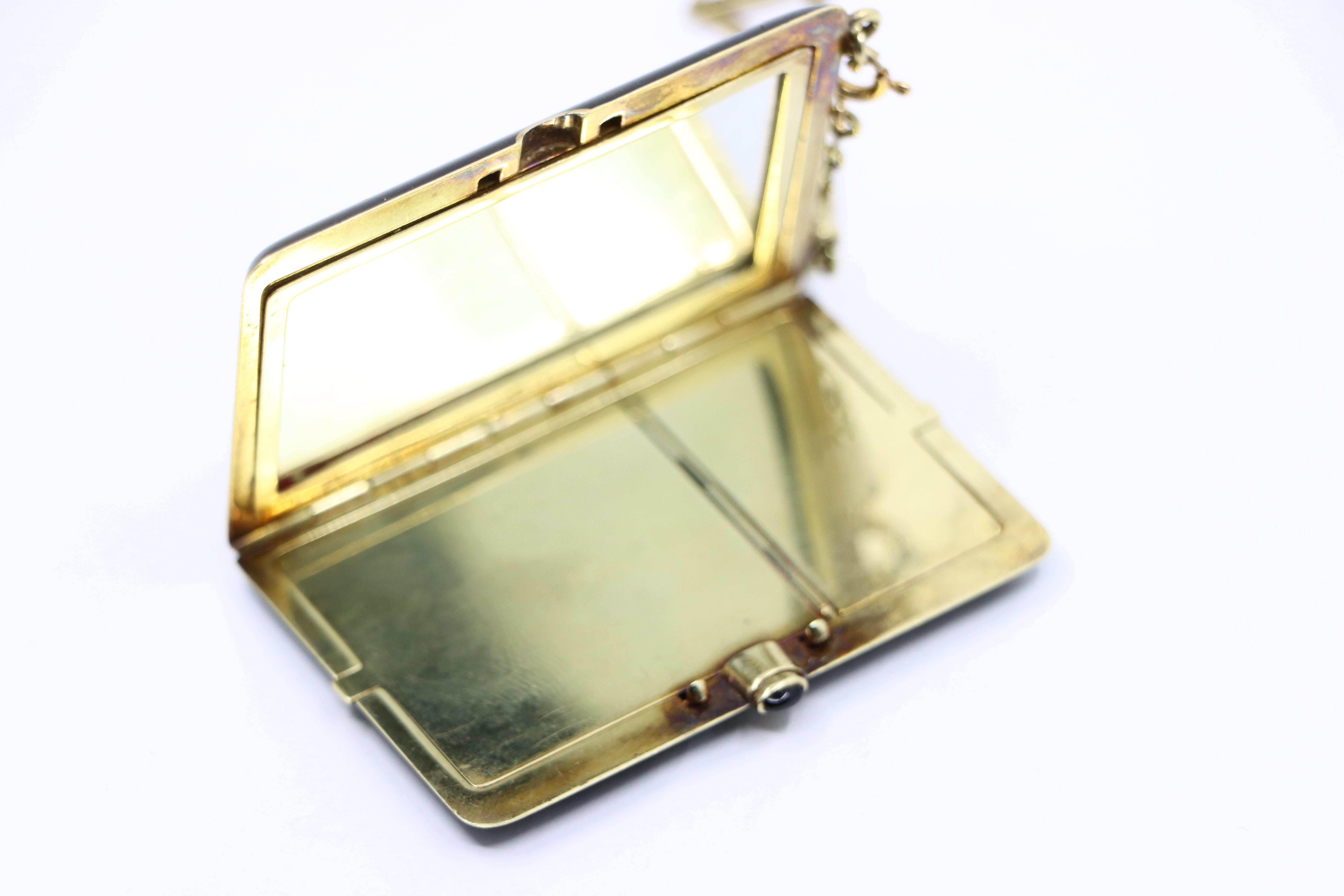 Catena con medaglione in oro 14K con diamanti smaltati e onice d'epoca in vendita 5