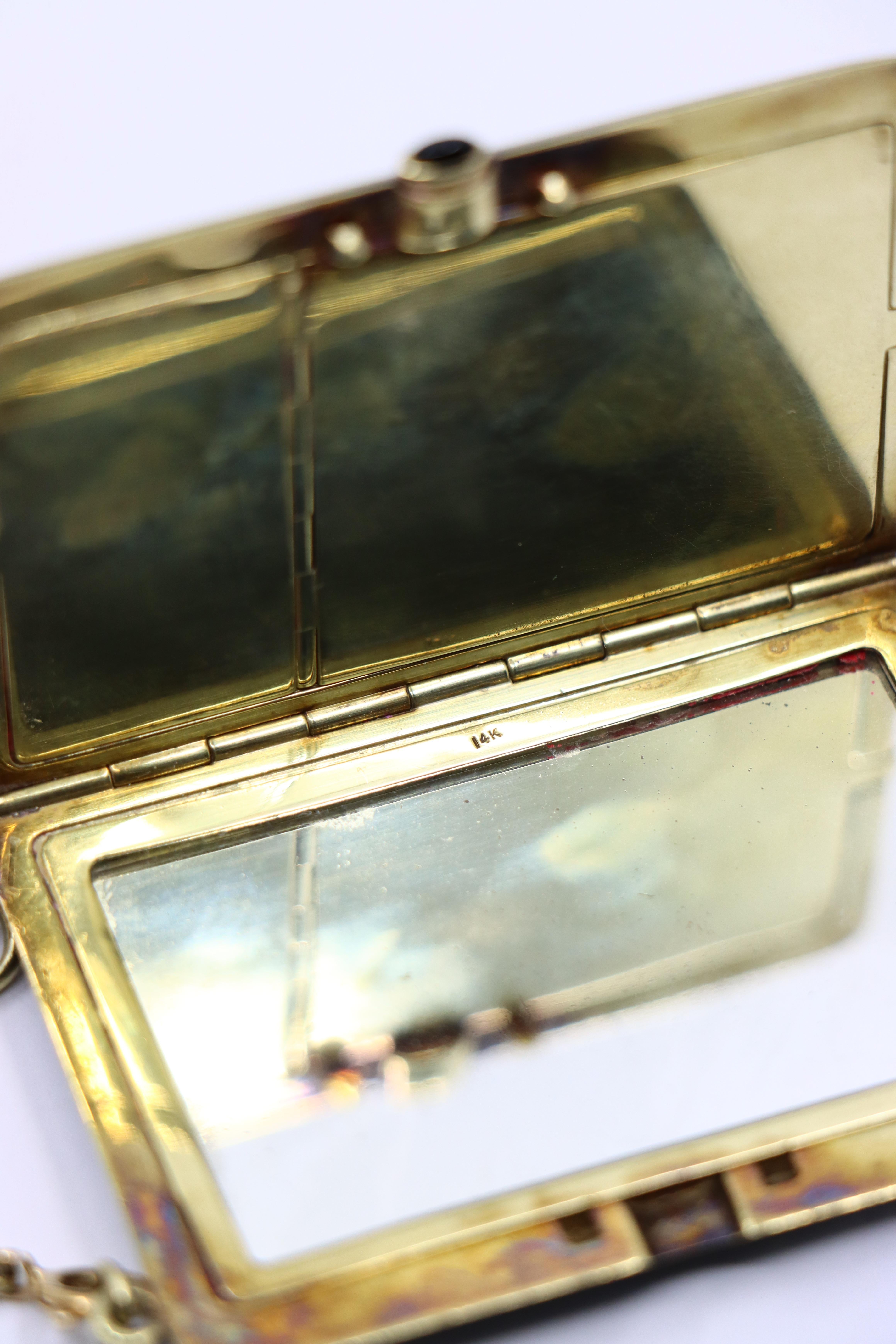 Catena con medaglione in oro 14K con diamanti smaltati e onice d'epoca in vendita 6