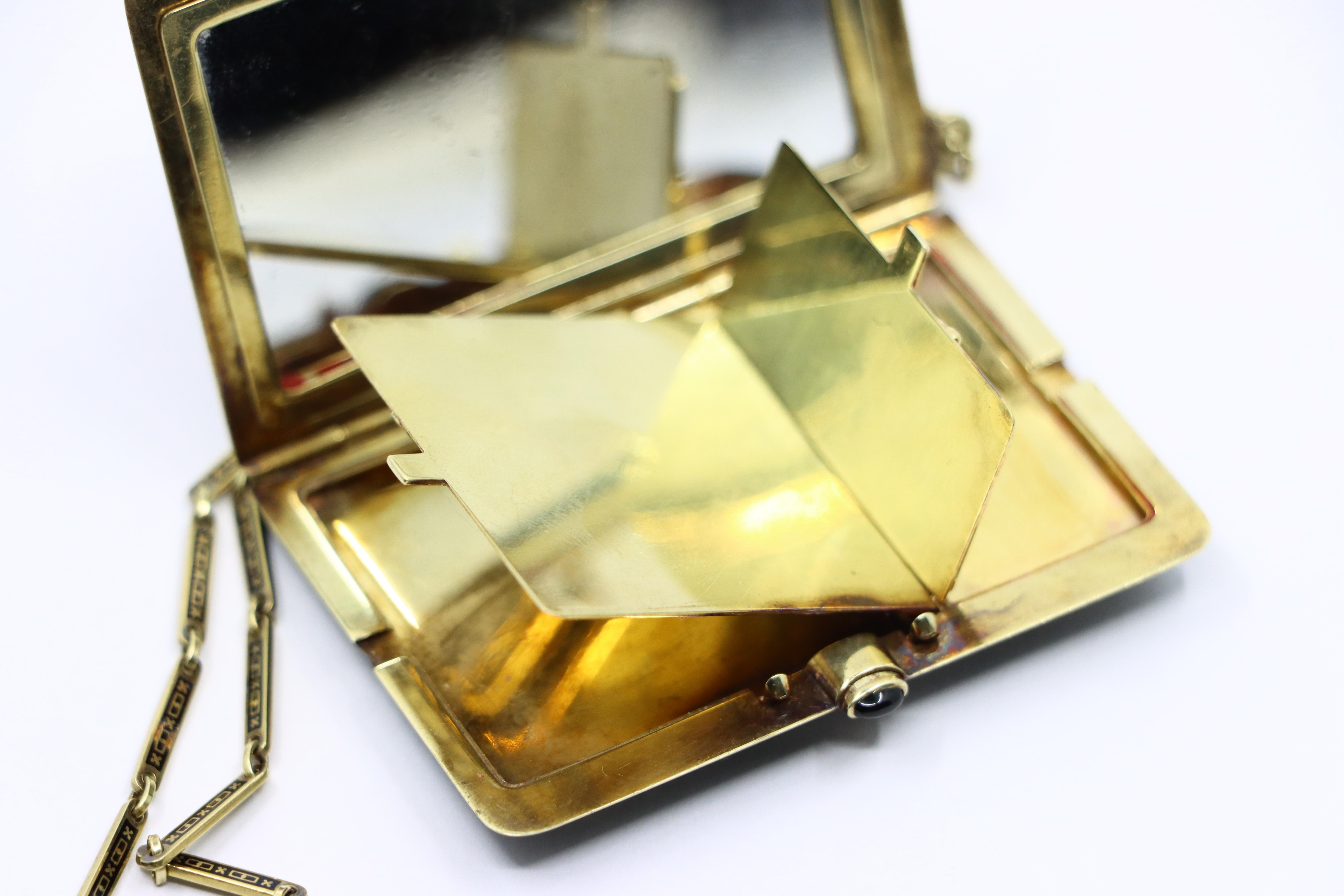 Catena con medaglione in oro 14K con diamanti smaltati e onice d'epoca in vendita 7