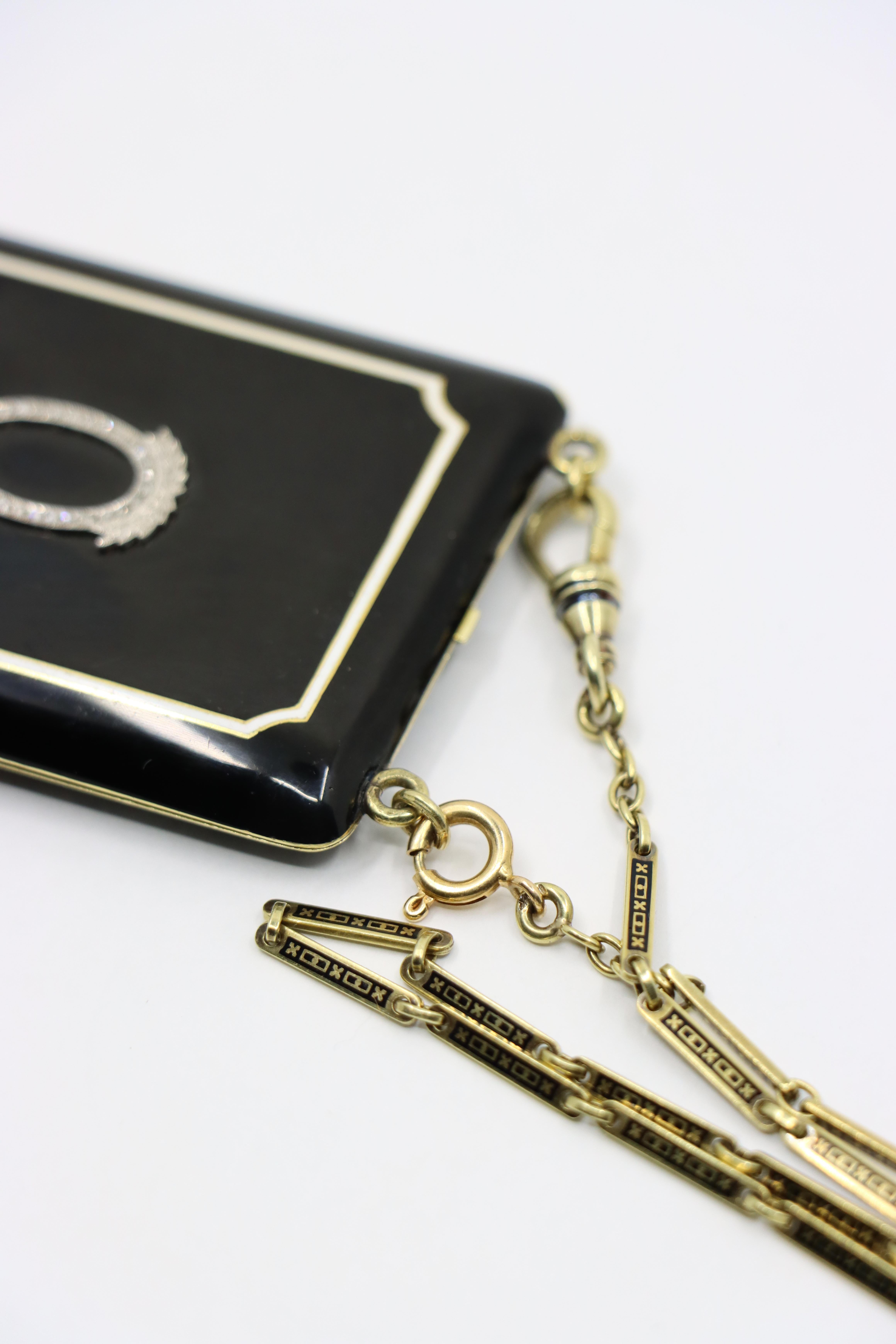 Catena con medaglione in oro 14K con diamanti smaltati e onice d'epoca in vendita 3