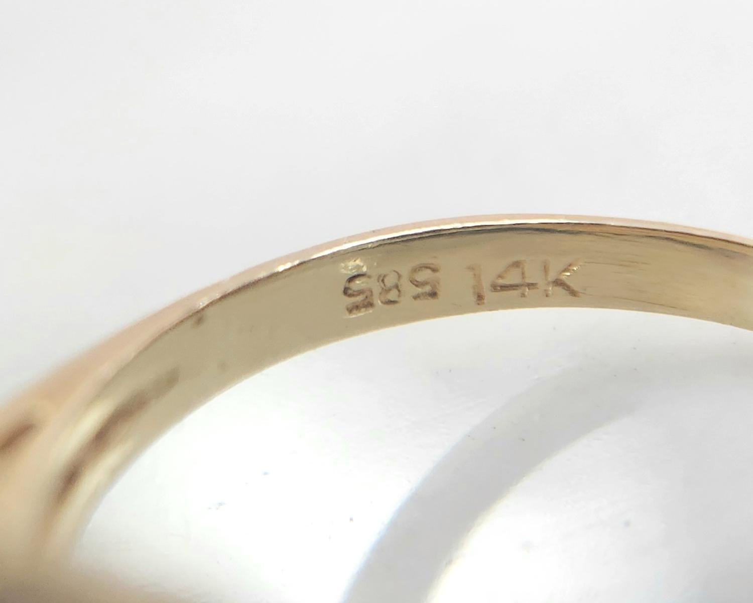 Donna Anello conchiglia in onice d'epoca in oro 14K con accenti di perle e diamanti in vendita