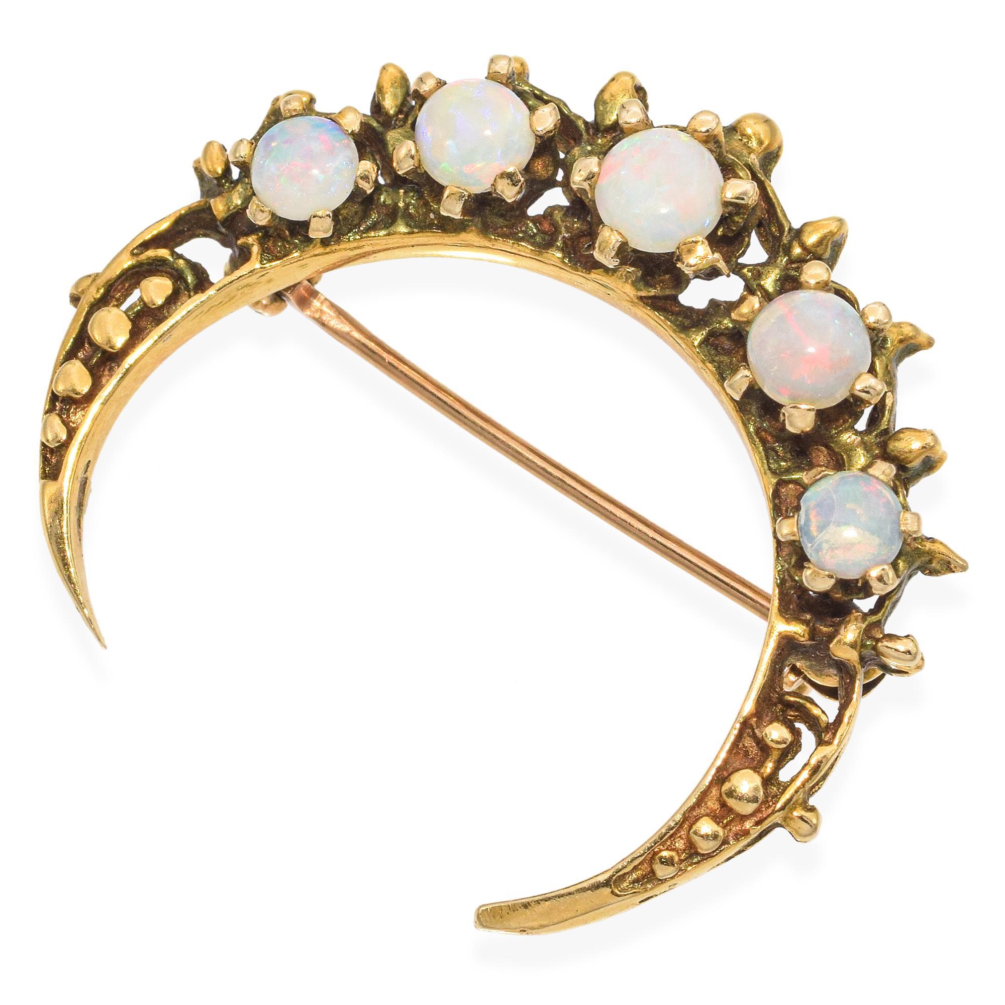 Crescent Moon-Brosche, 14 Karat Gold, Opal, Halbmond (Rundschliff) im Angebot