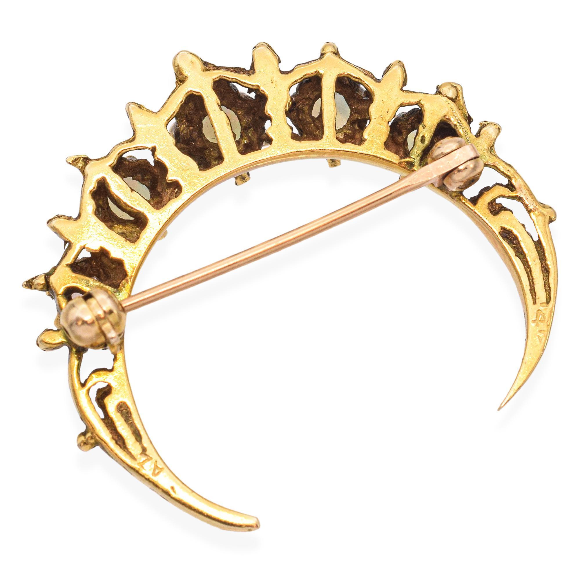 Crescent Moon-Brosche, 14 Karat Gold, Opal, Halbmond Damen im Angebot