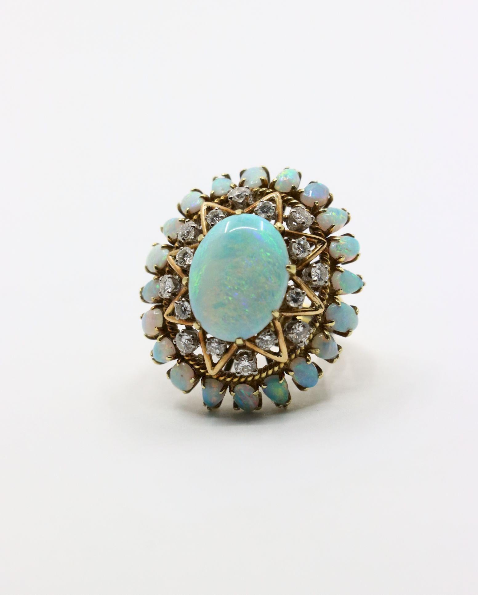 Vintage 14K Gold Opal Diamond Cocktail Ring In Good Condition For Sale In Flushing, NY