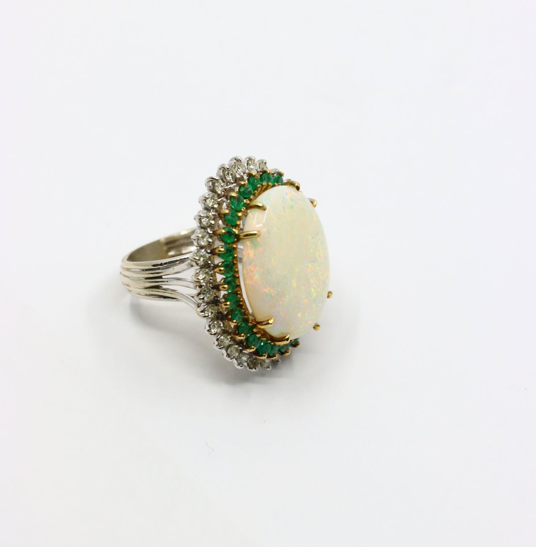 Vintage 14K Gold Opal Emerald Diamond Cocktail Ring In Good Condition For Sale In Flushing, NY