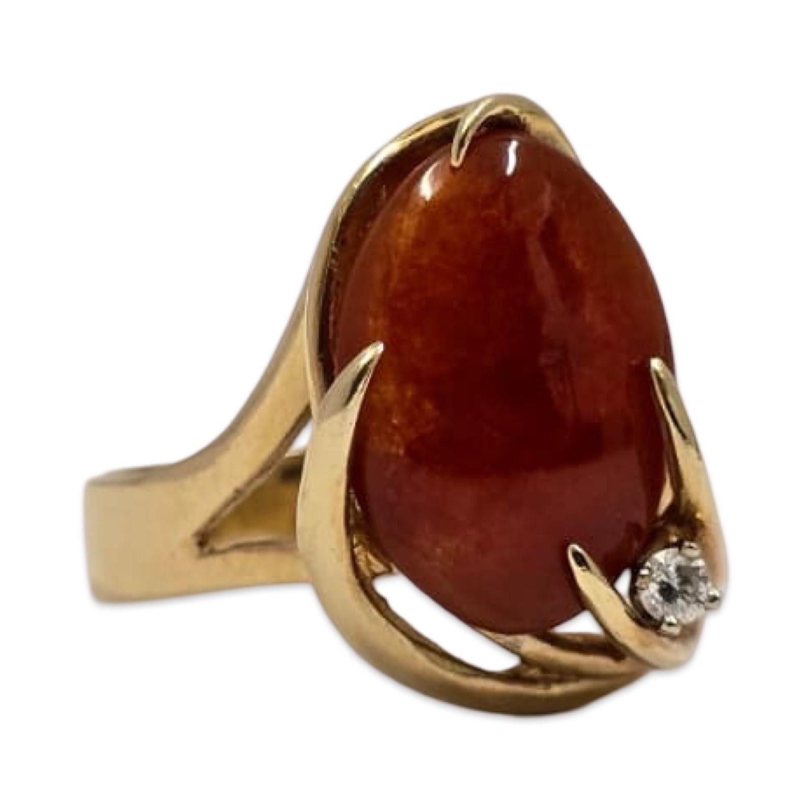 Cabochon Anello ovale di corniola e diamanti d'epoca in oro 14K in vendita